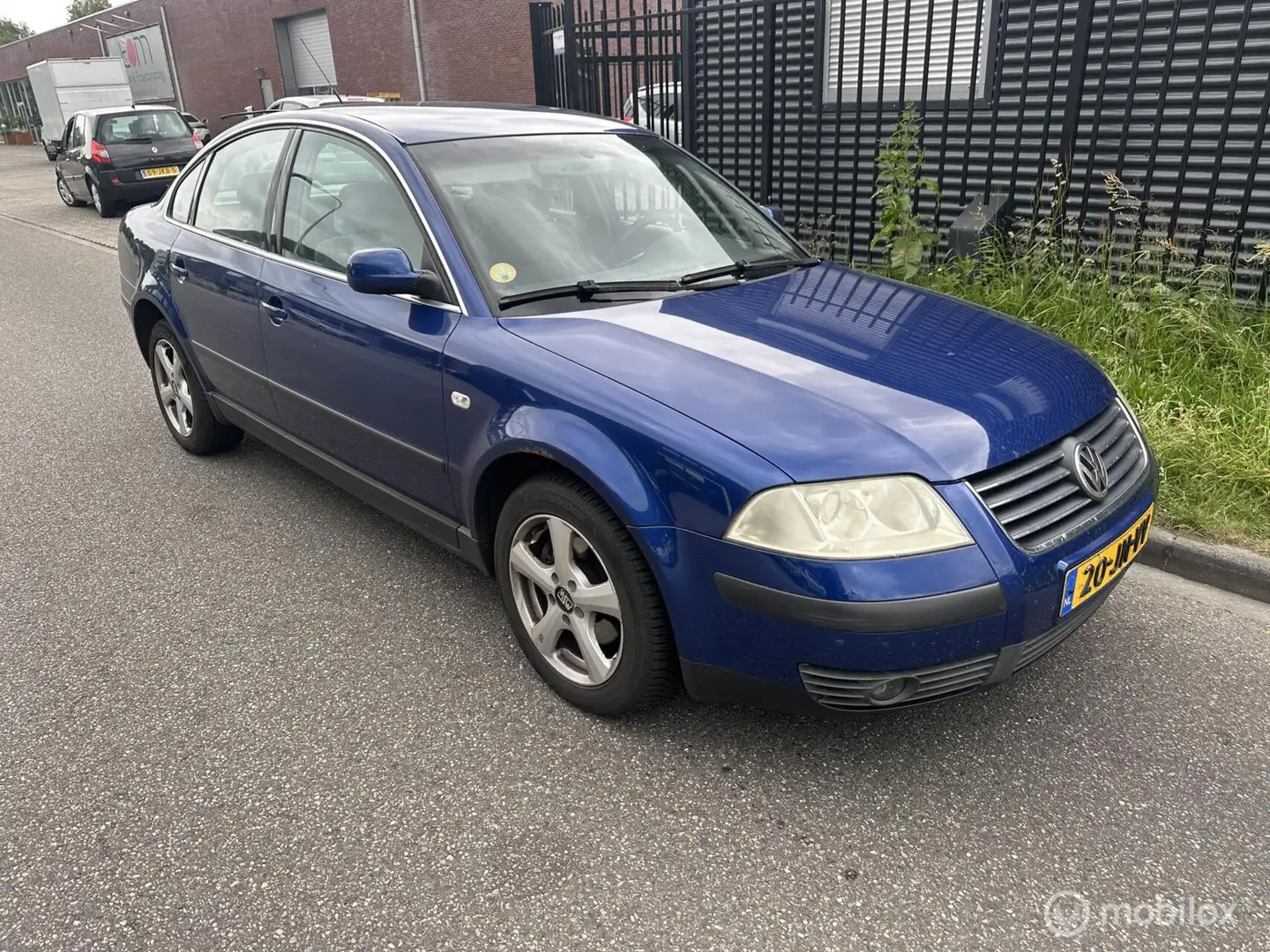 Volkswagen Passat 2.0-20V Comfortline Blau - 1