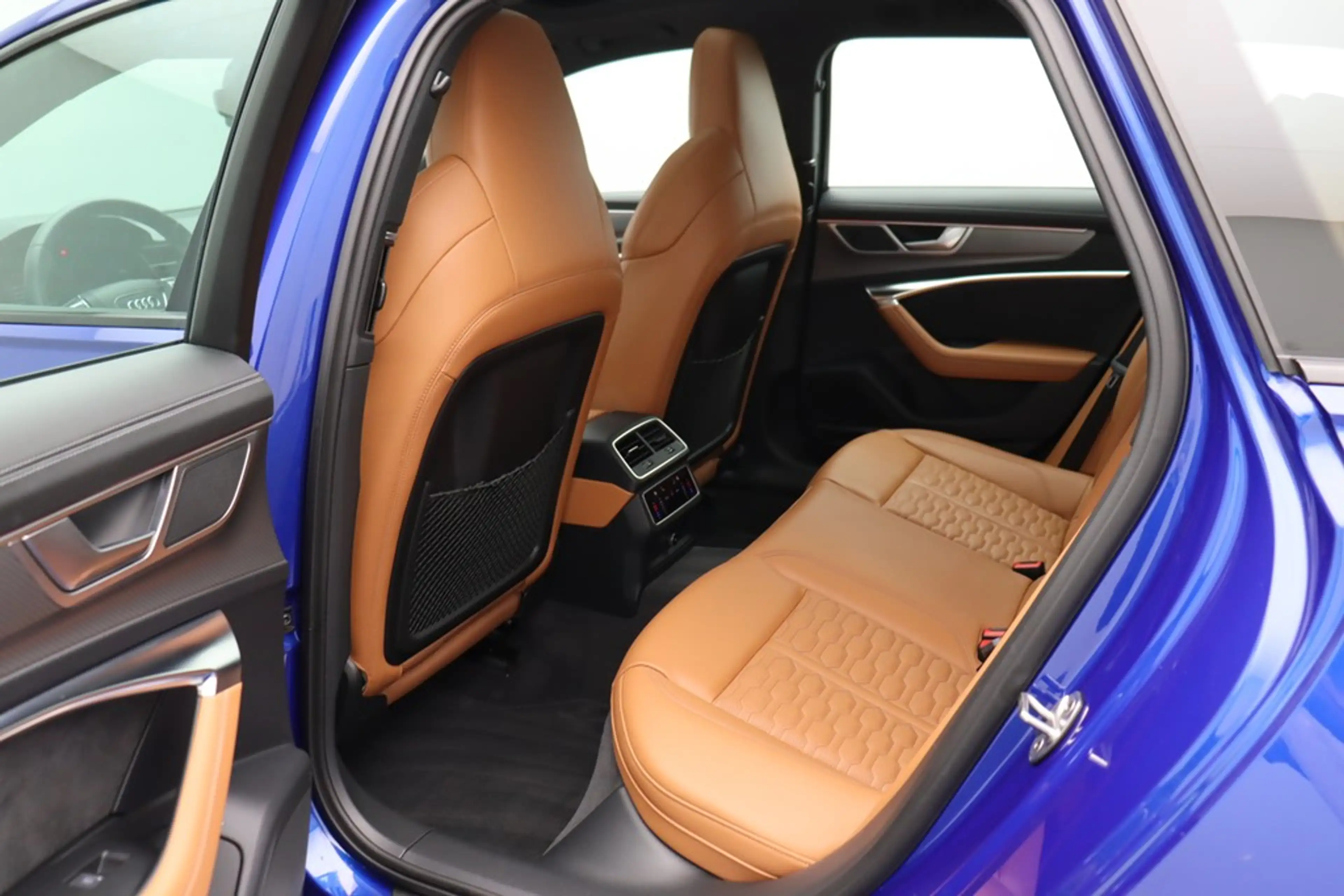 Audi RS6 Avant 4.0 TFSI quattro . LED ACC B&O Pano — photo 12