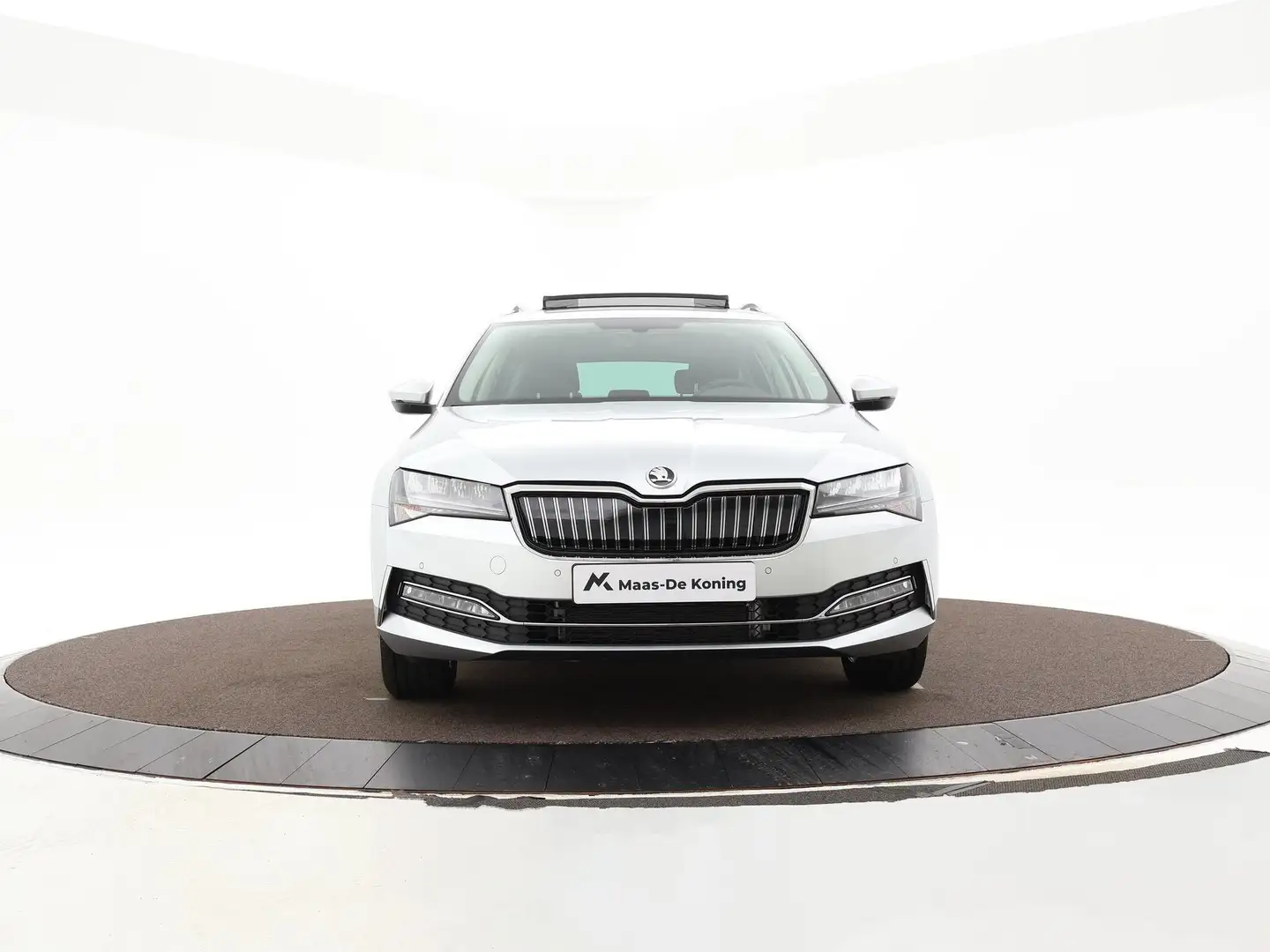 Skoda Superb Combi 1.4 Tsi 218pk DSG iV Business Edition Plus · Zilver - 2