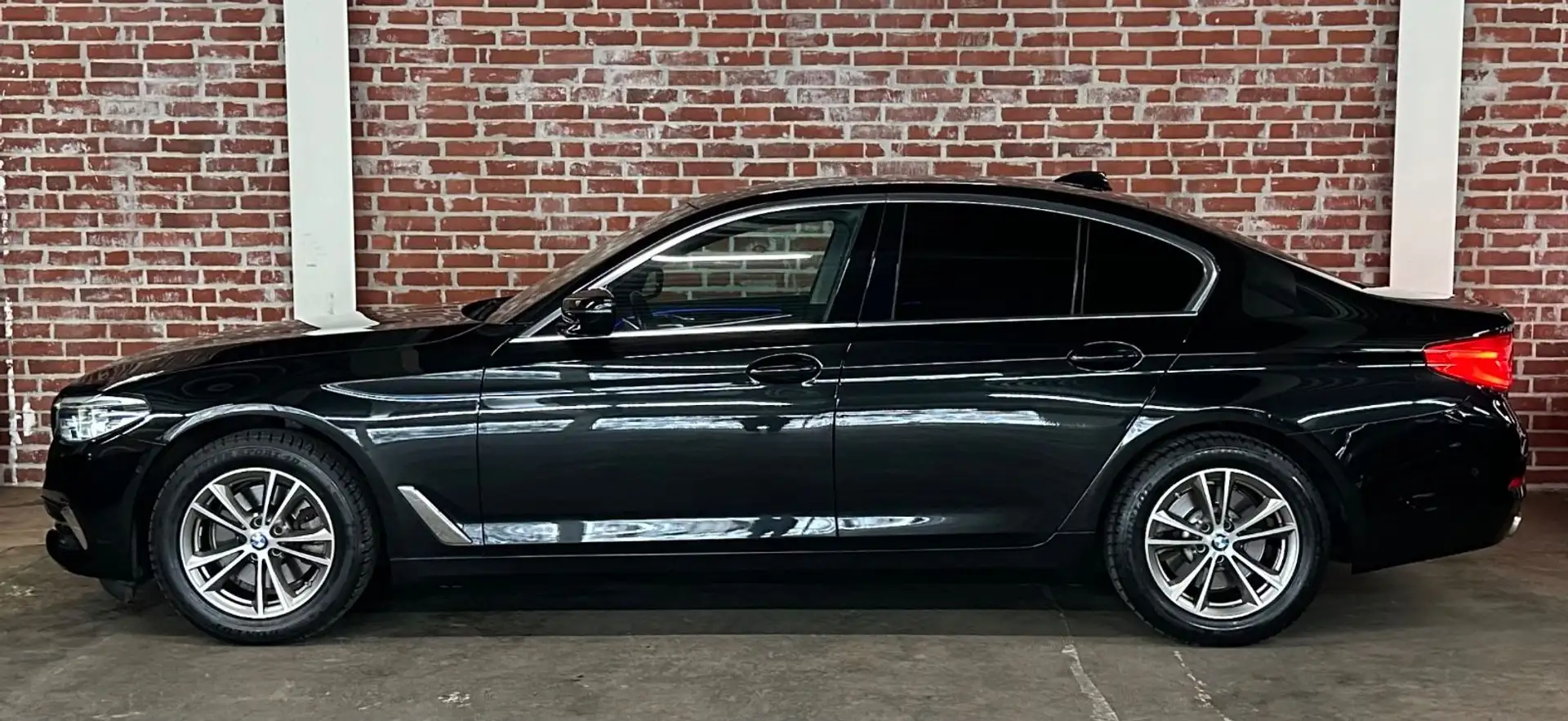 BMW 520 d Lim. Luxury LED/HeadUP/D.Ass./STHDZ/RKamera Schwarz - 2