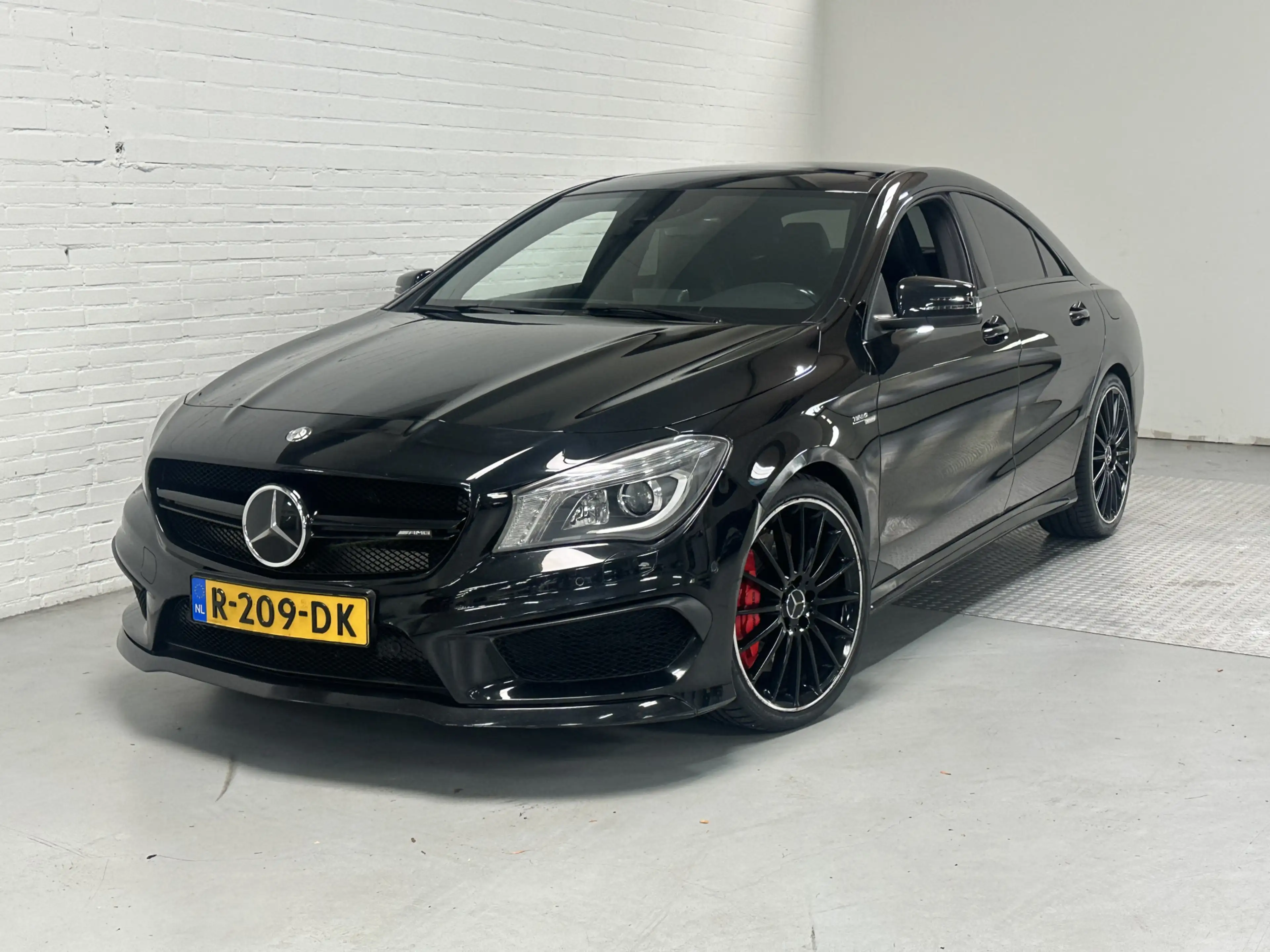 Mercedes-Benz CLA 45 AMG 4MATIC Edition 1 CLIMA / LEER / CRUISE / CAMERA