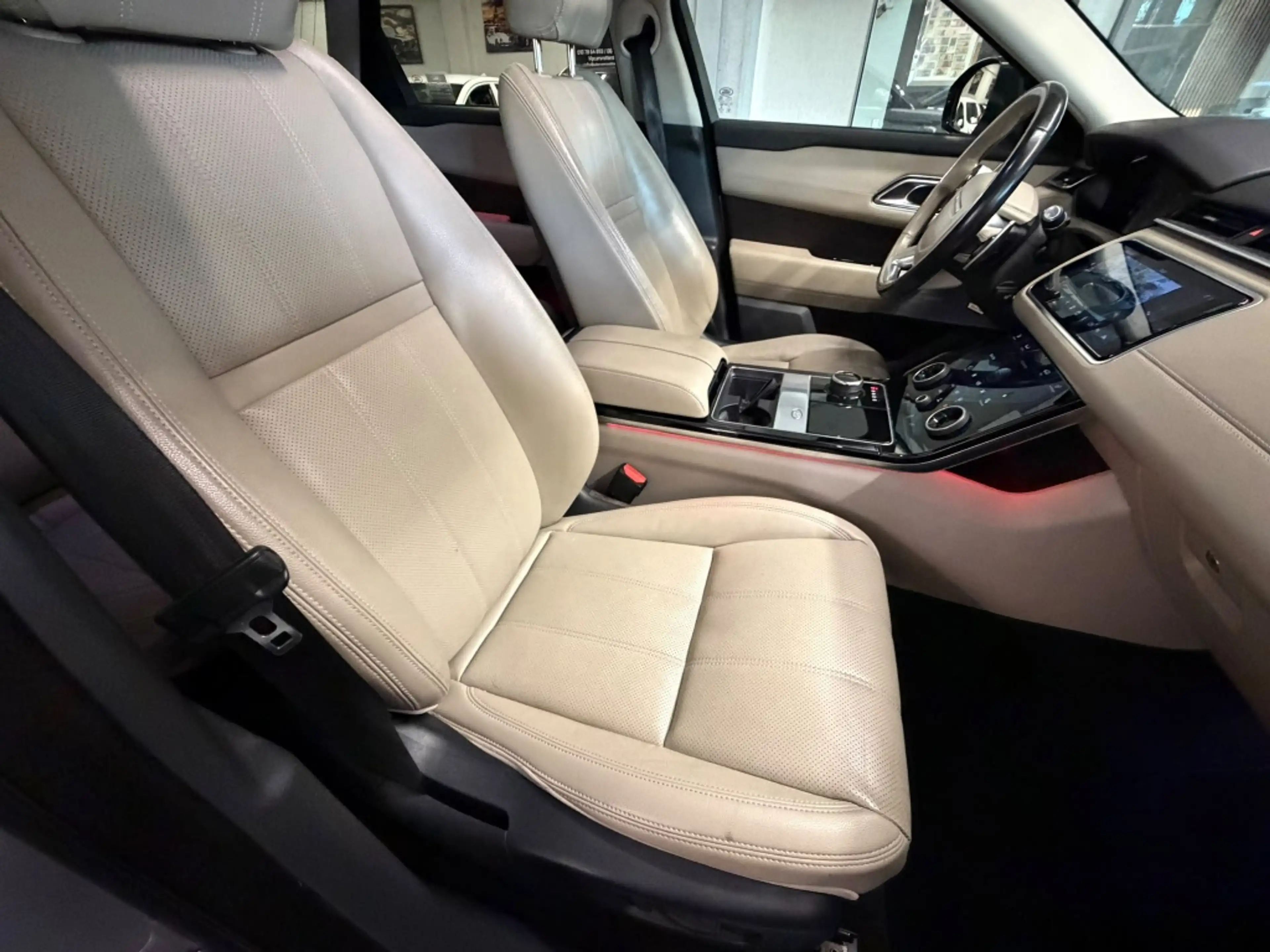 Land Rover Range Rover Velar 2.0 I4 AWD HSE*PANO*Leder*Digitale Dash* — photo 12