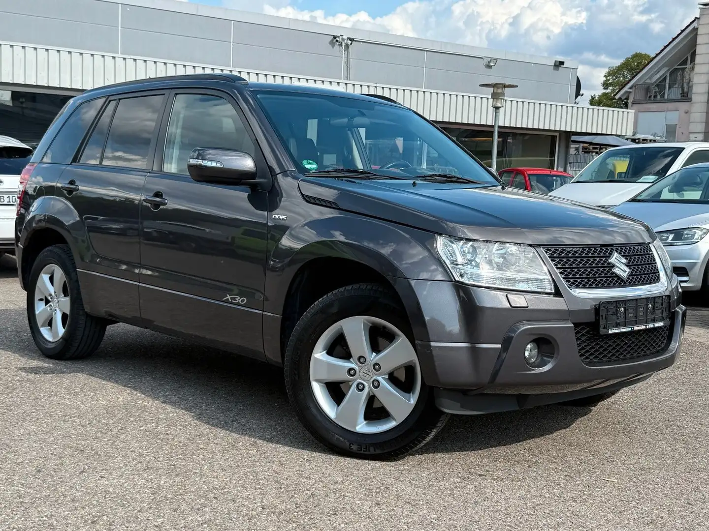 Suzuki Grand Vitara 1.9 DDIS-Leder-Navi-Xenon-SHD-AHK Grau - 1