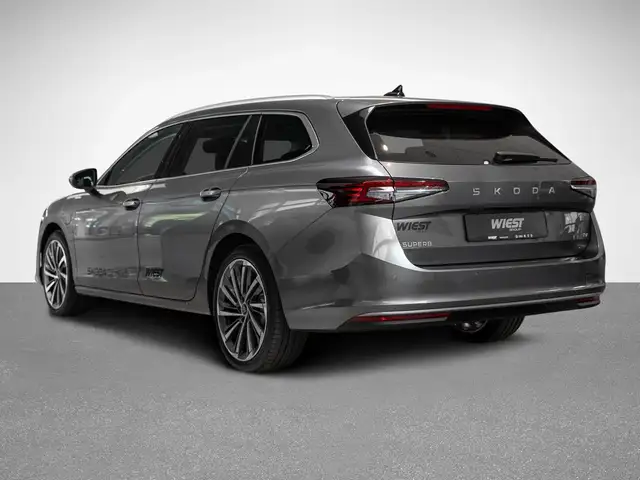 Skoda Superb view 3