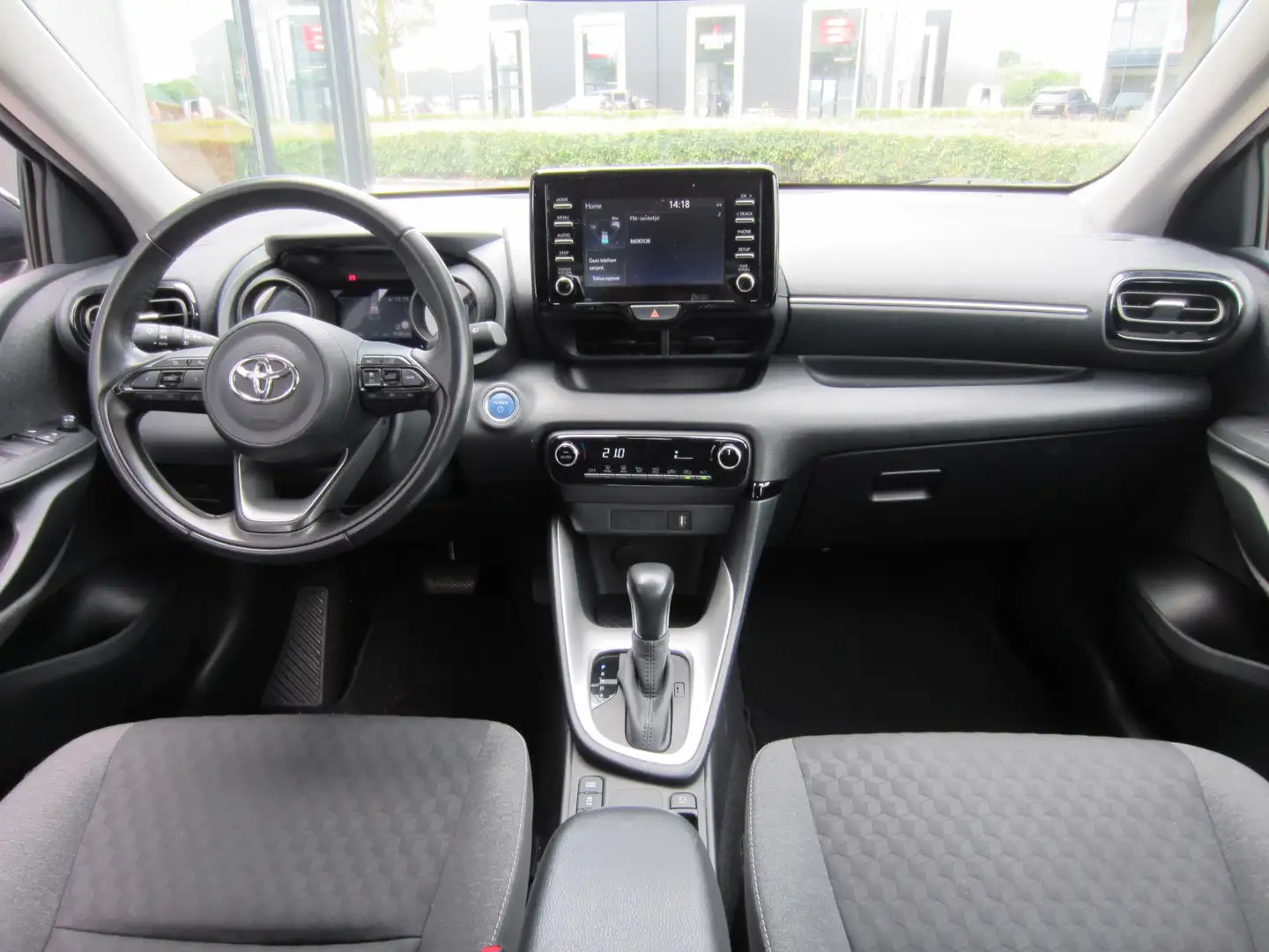 Toyota Yaris 1.5 Hybrid Dynamic Bi-Tone Wit - 2
