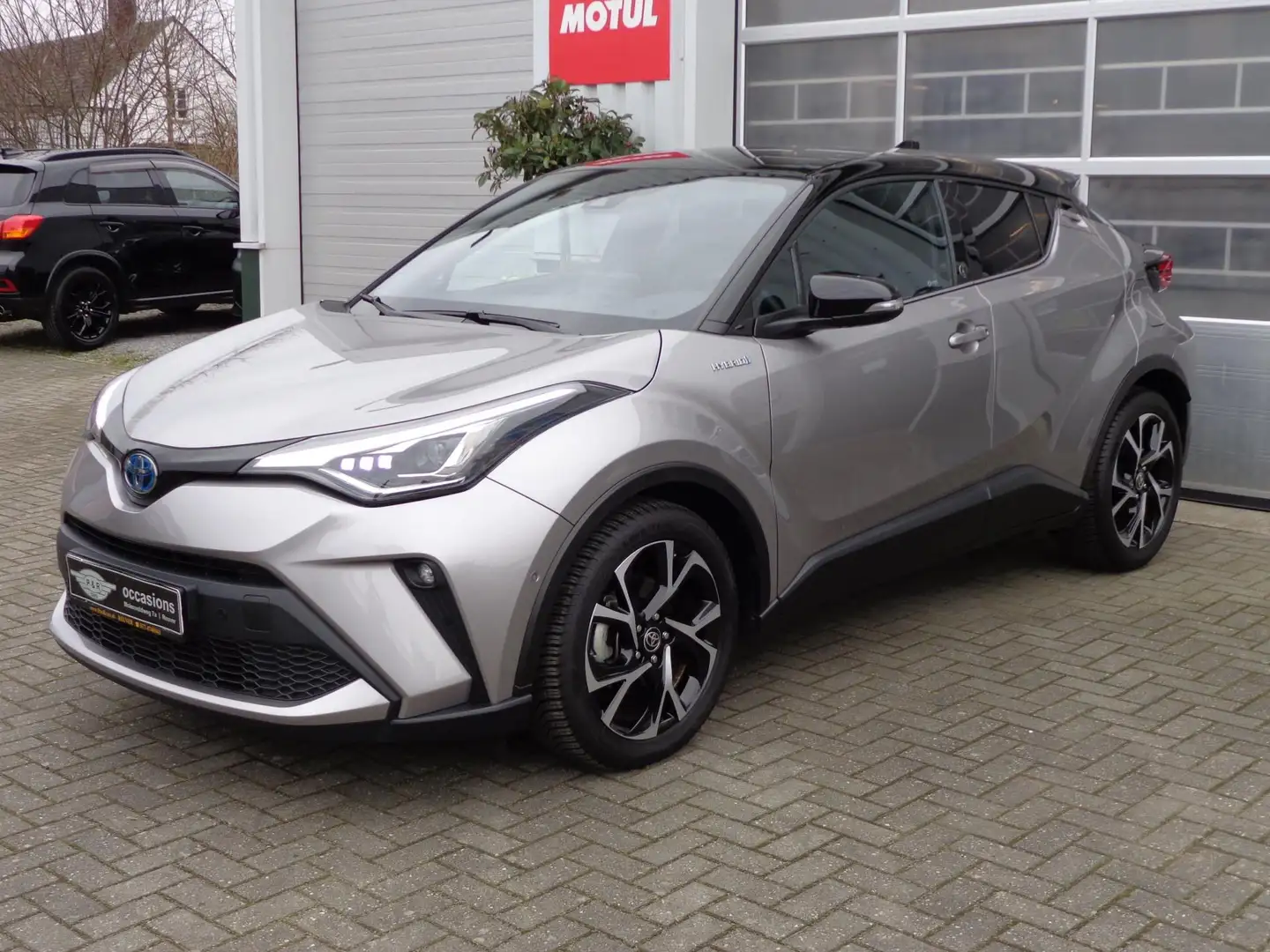 Toyota C-HR 2.0 Hybrid Dynamic 184 PK Navi,Camera , Two Tone , Grijs - 2