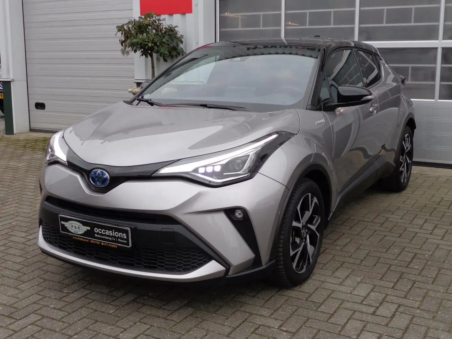 Toyota C-HR 2.0 Hybrid Dynamic 184 PK Navi,Camera , Two Tone , Grijs - 1