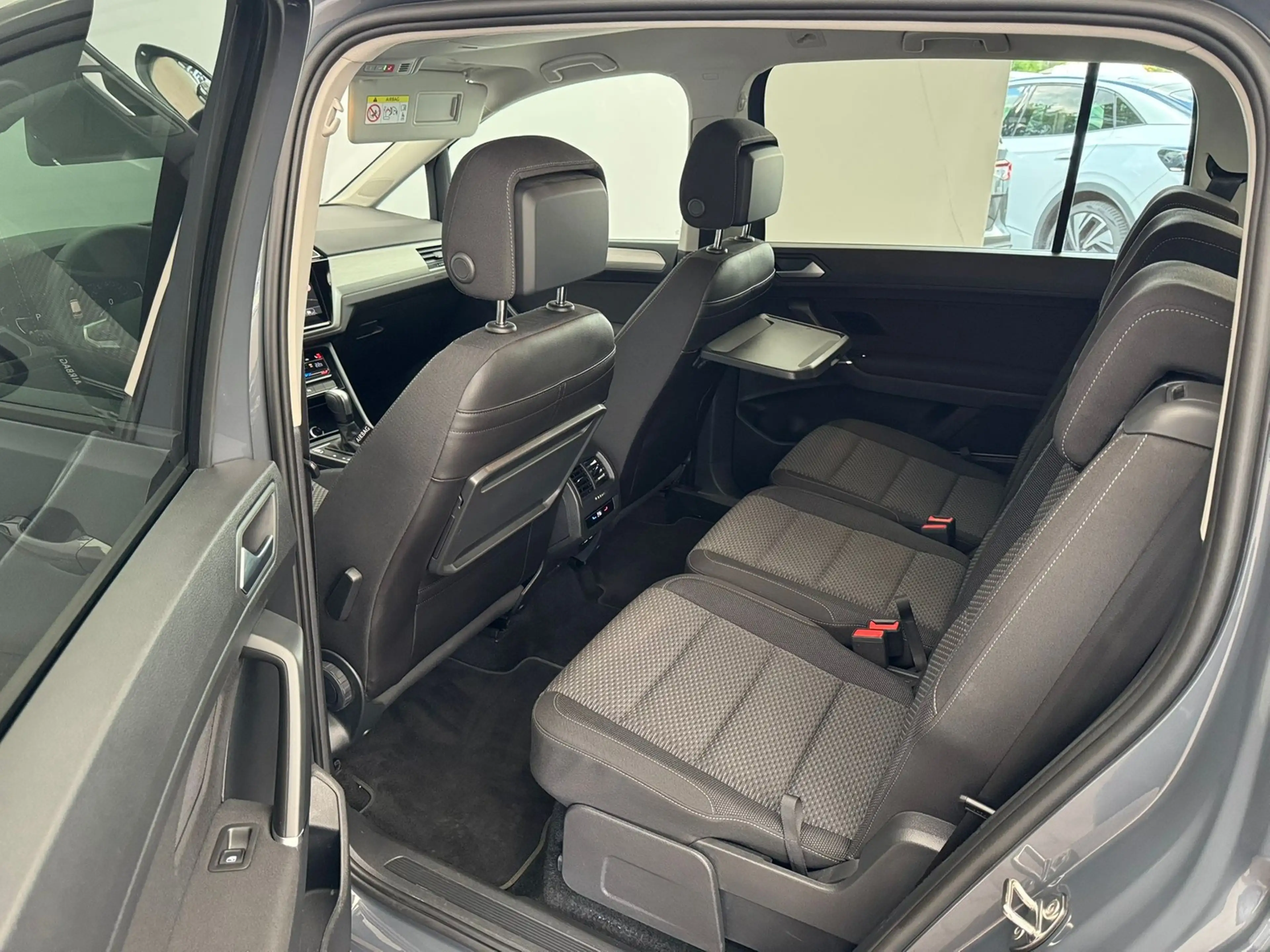 Volkswagen Touran Comfortline 2.0TDI DSG+RFK+LED+NAVI+KEYLESS+KLIMA — photo 14