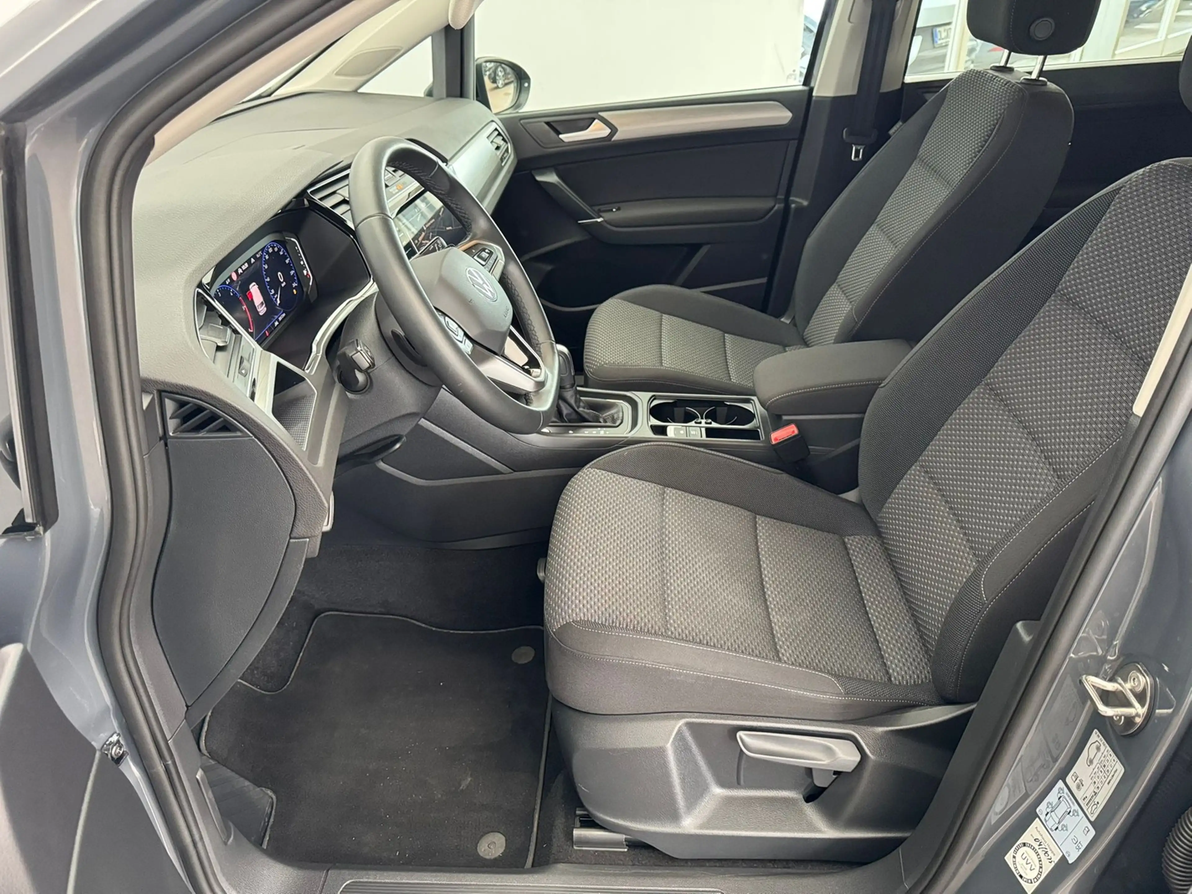 Volkswagen Touran Comfortline 2.0TDI DSG+RFK+LED+NAVI+KEYLESS+KLIMA — photo 12