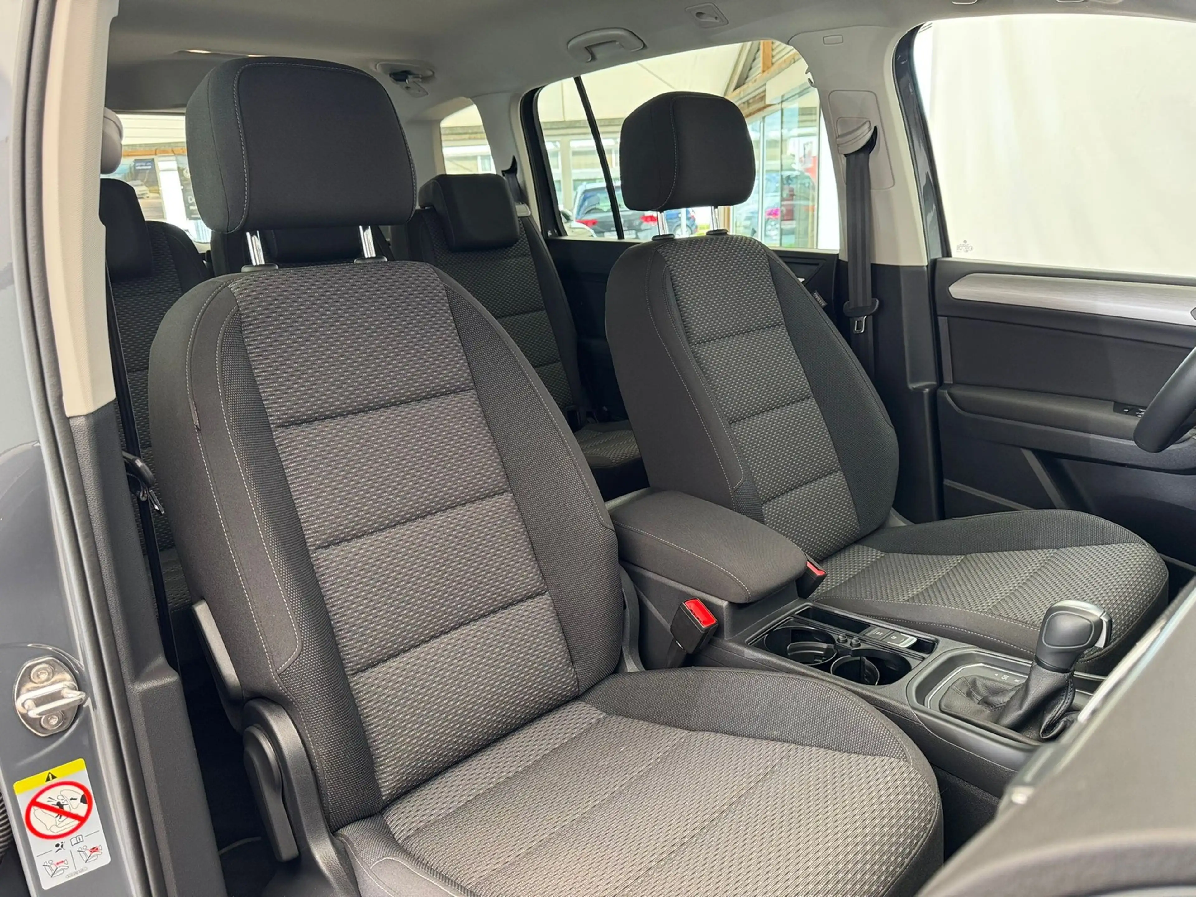 Volkswagen Touran Comfortline 2.0TDI DSG+RFK+LED+NAVI+KEYLESS+KLIMA — photo 13