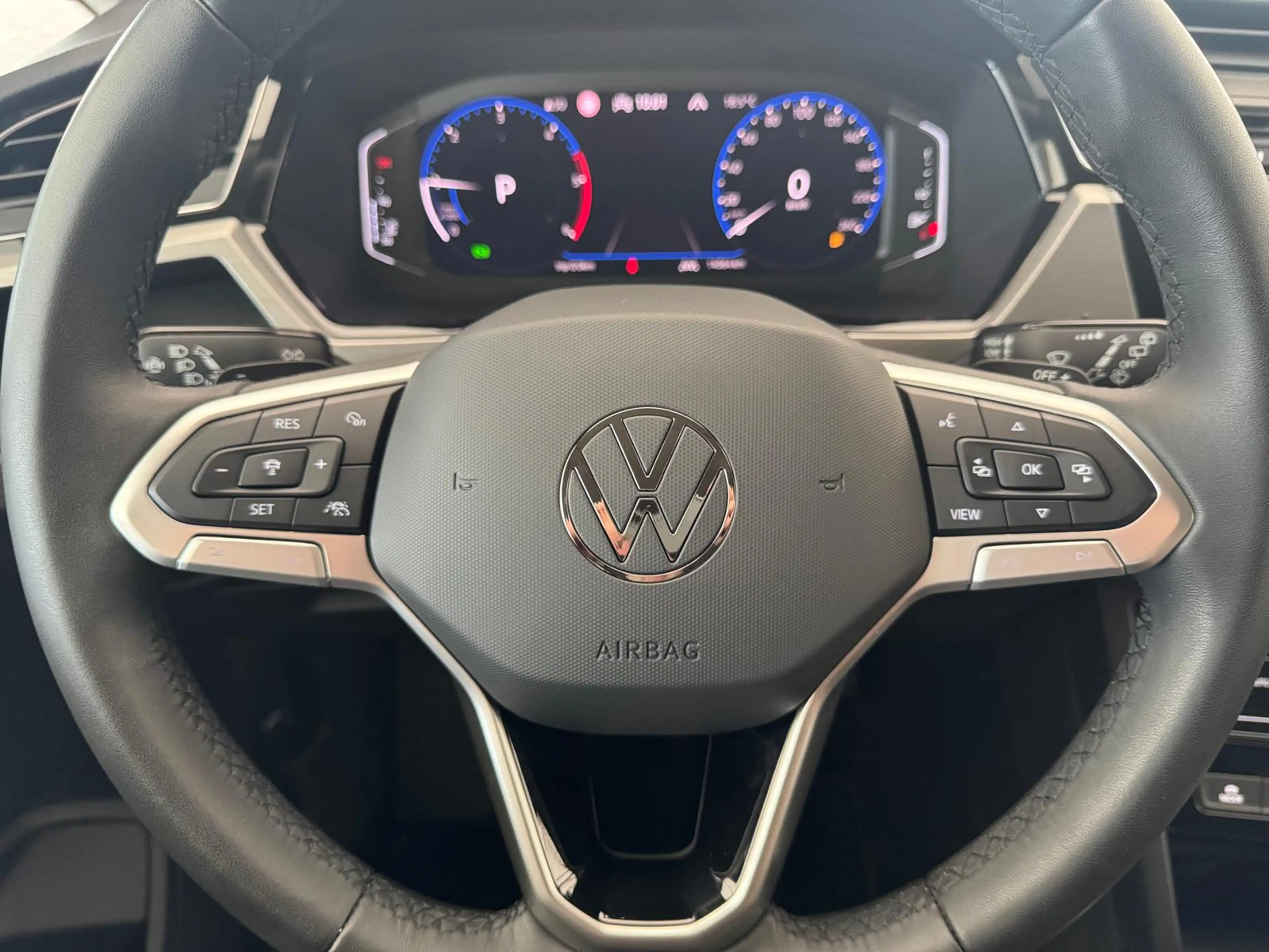 Volkswagen Touran Comfortline 2.0TDI DSG+RFK+LED+NAVI+KEYLESS+KLIMA — photo 9