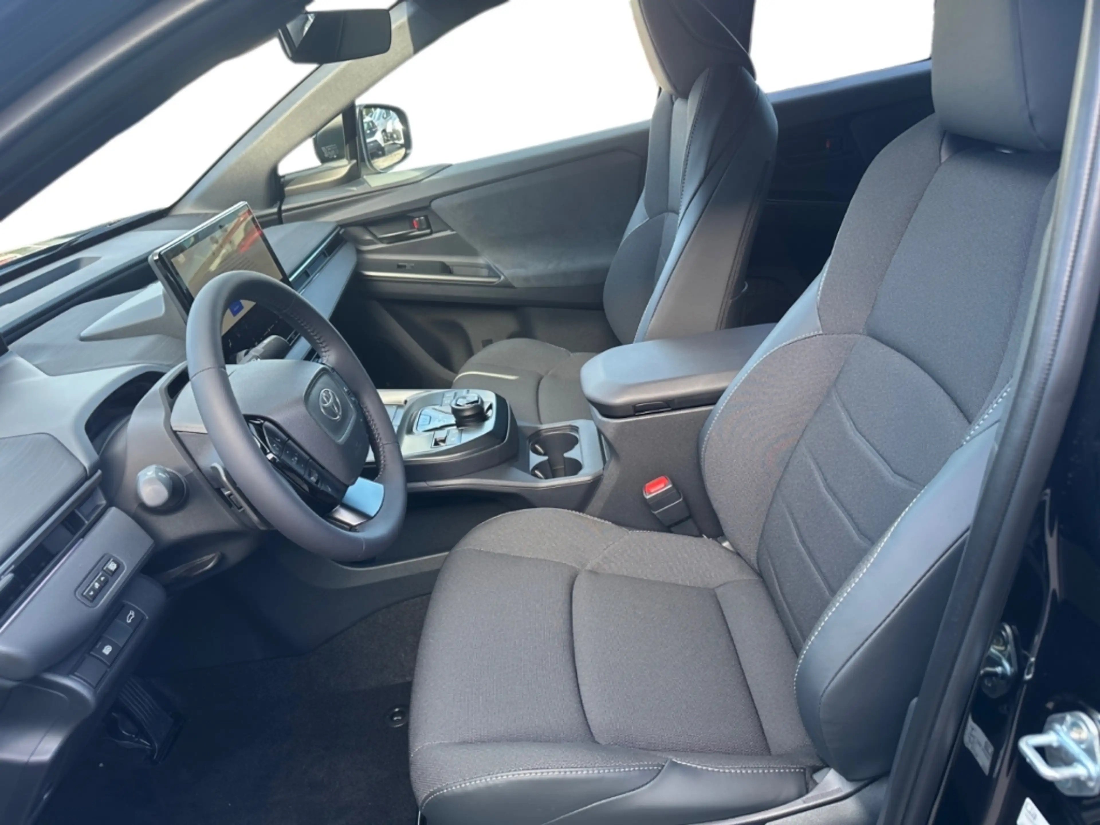 Toyota C-HR+ BEV 165kW ECV 4x2 5-tuerig - SUV TEAMPLAYER — photo 14