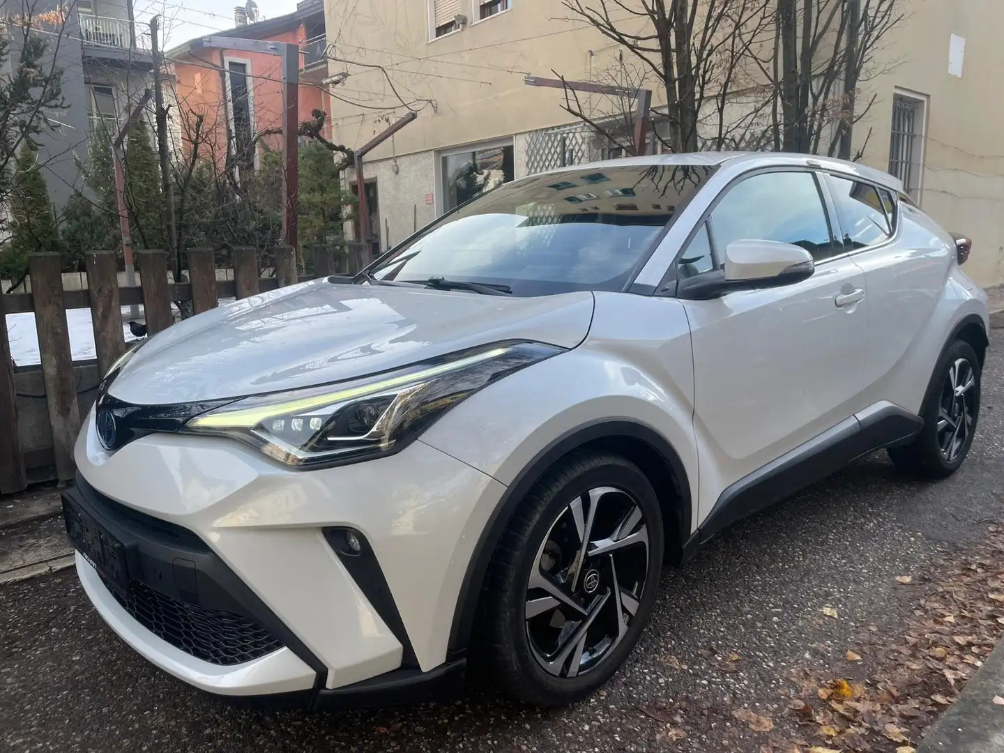 Toyota C-HR 1.8 HYBRID Bianco - 2