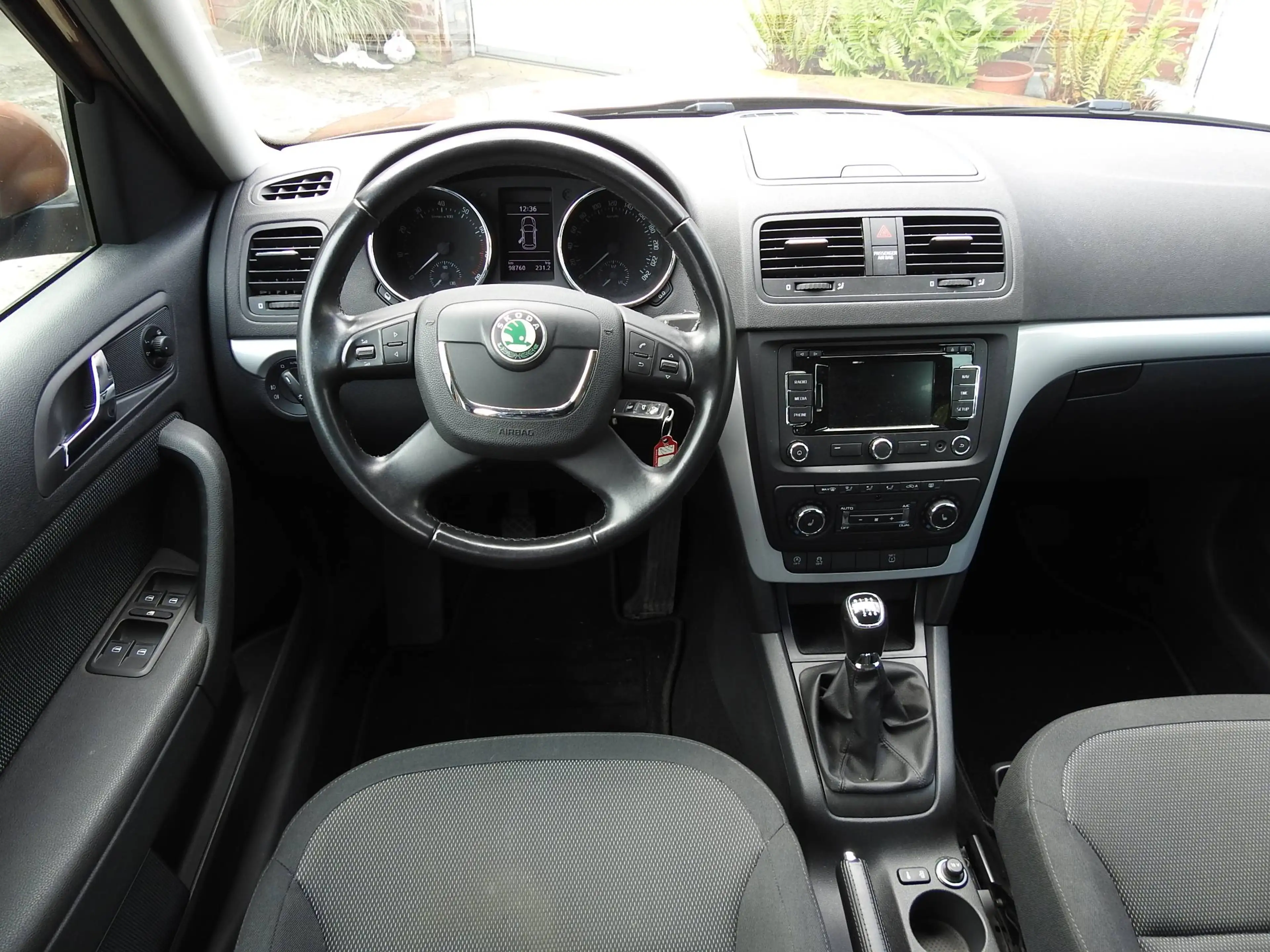 Skoda Yeti 1.4 TSI.122PS. Anhängerkupplung. Sitzheizung — photo 15