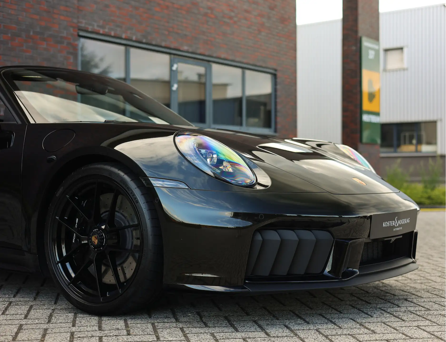 포르쉐 911 Carrera GTS Cabriolet 2025 블랙 사진 5