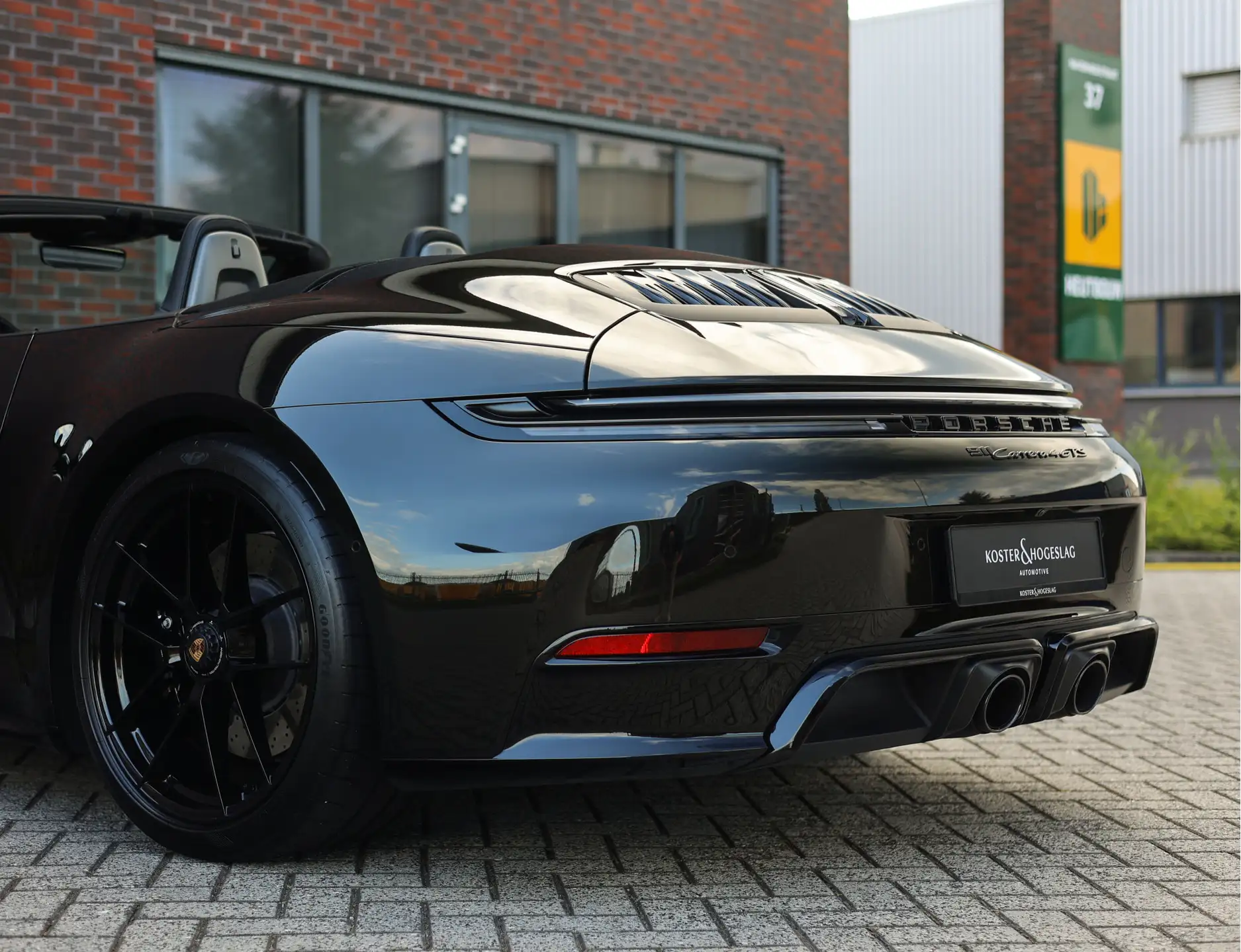 포르쉐 911 Carrera GTS Cabriolet 2025 블랙 사진 7