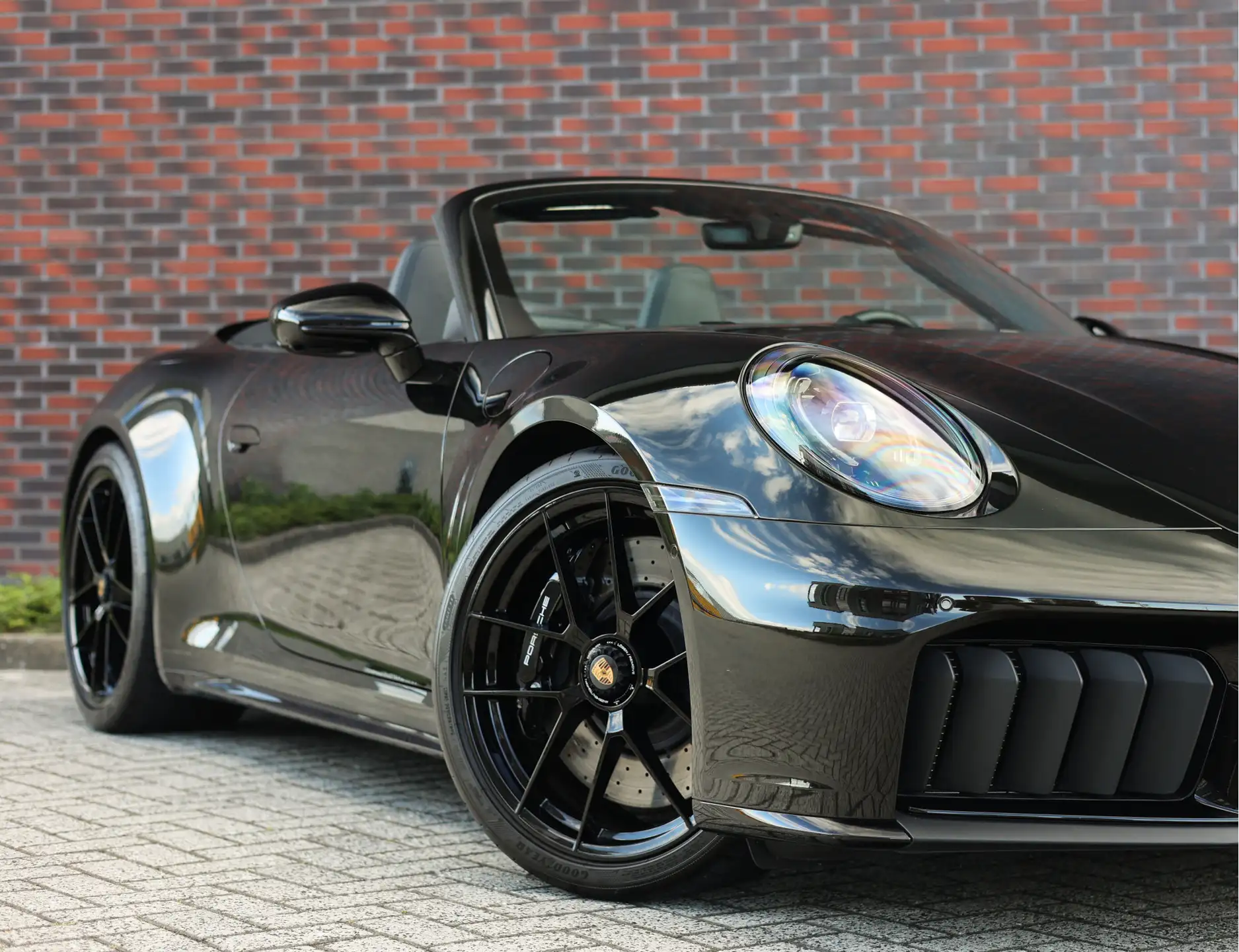 포르쉐 911 Carrera GTS Cabriolet 2025 블랙 사진 3