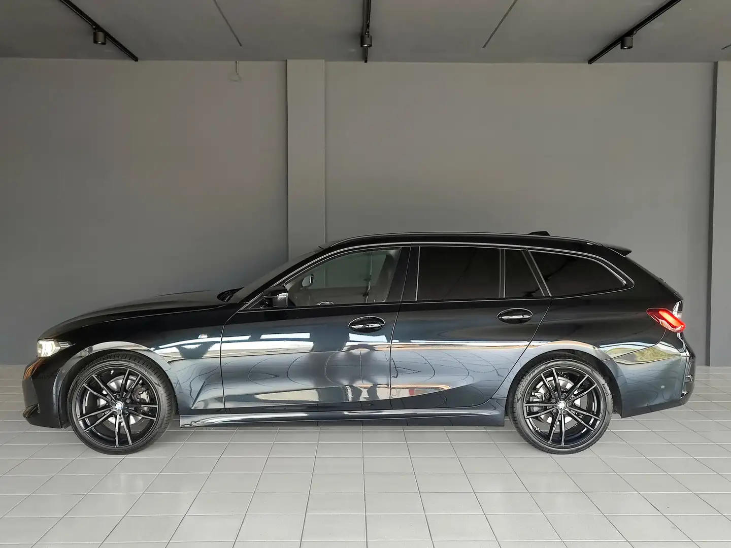 BMW 320 Touring xDrive MSport M Sport Cerchi 19 black Noir - 2