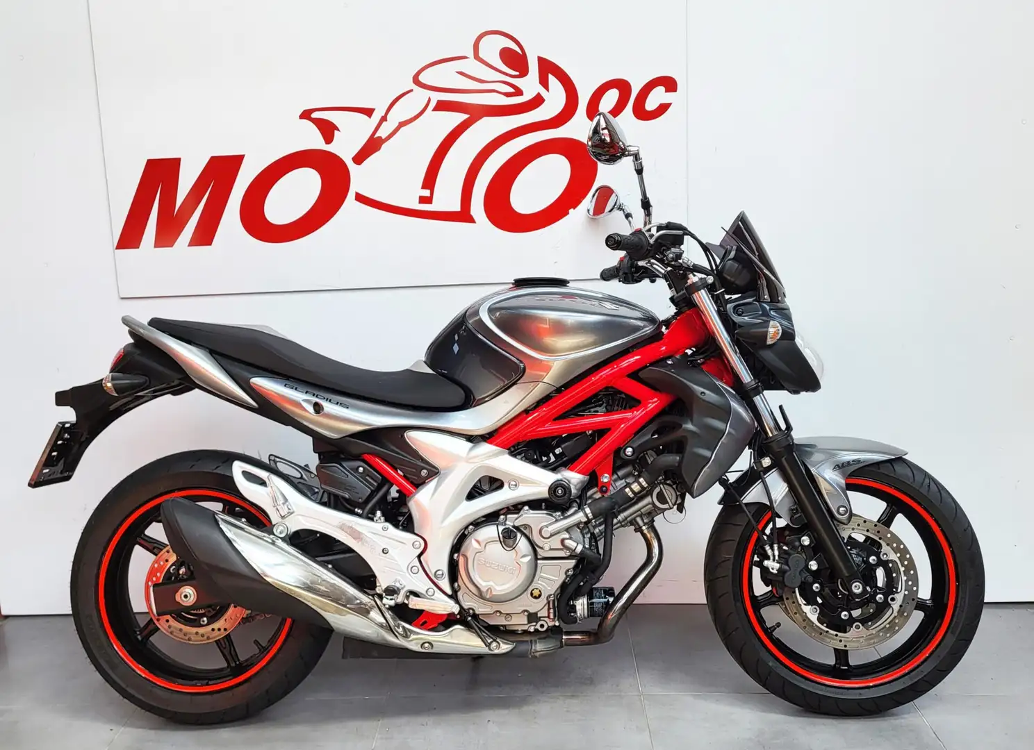 Suzuki Gladius 650 ***MOTODOC.BE*** Gris - 1