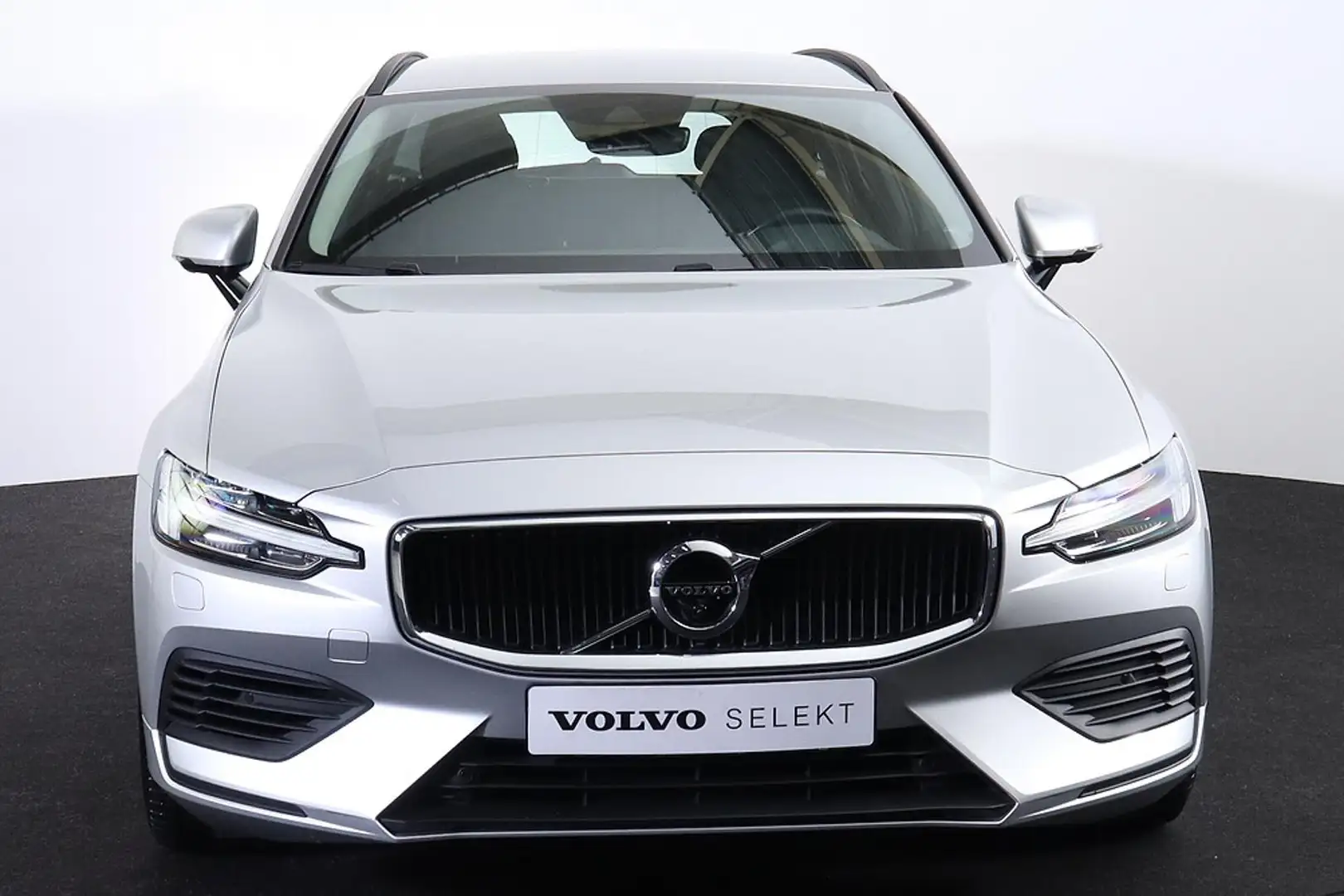 Volvo V60 T6 Recharge Momentum Pro - IntelliSafe Assist & Su Zilver - 2