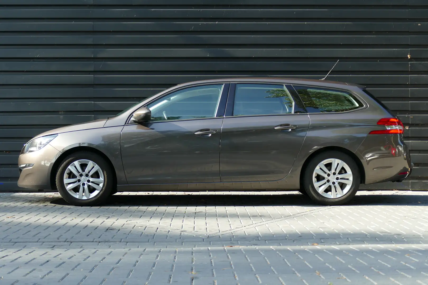 Peugeot 308 SW 1.2 PURETECH 110PK BLUE LEASE / NAVI / AIRCO / Gris - 2