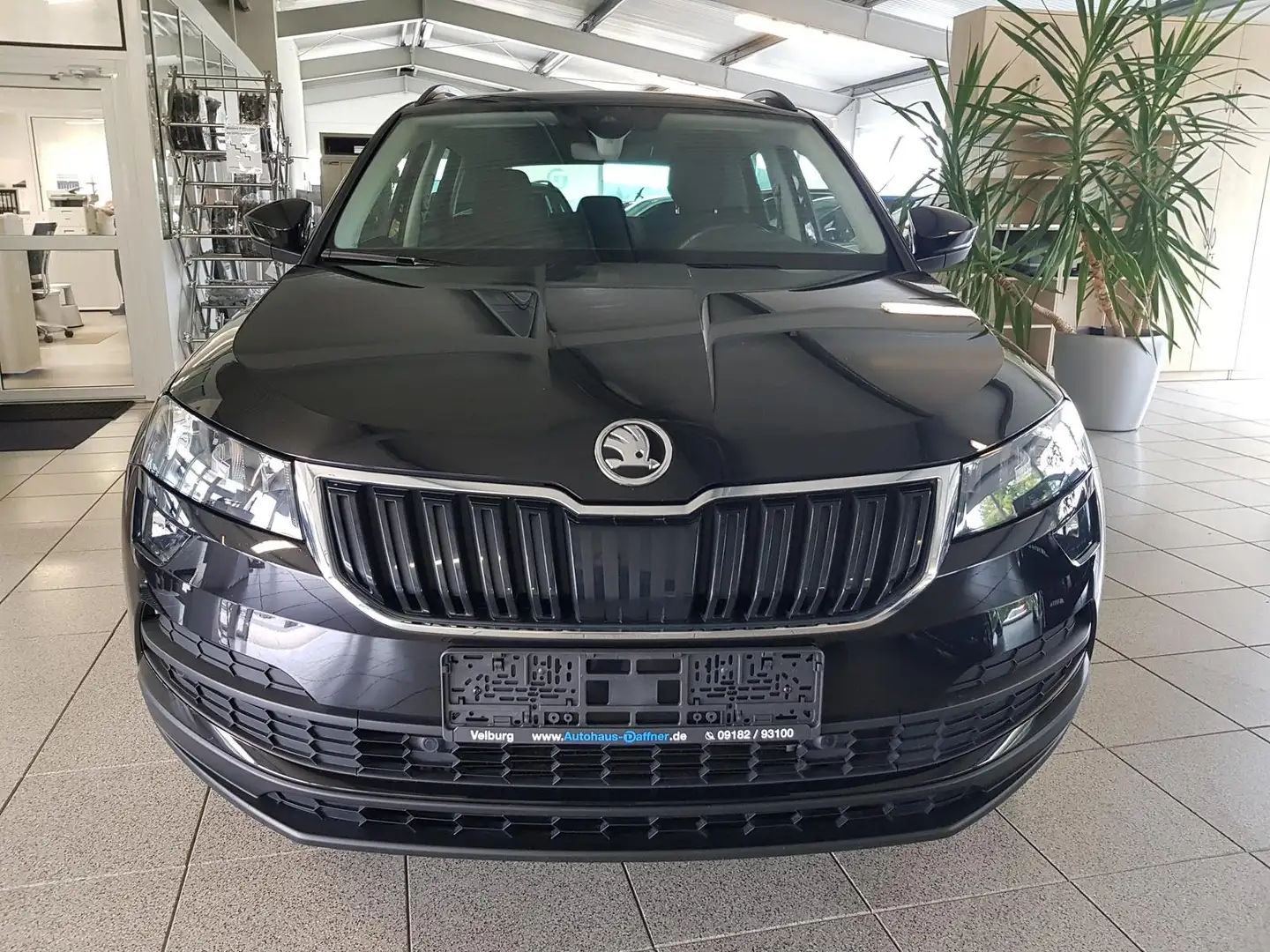 Skoda Karoq TDI DSG 4X4 AMB. Navi SmartLink PDC vo+hi el. Klap Schwarz - 2