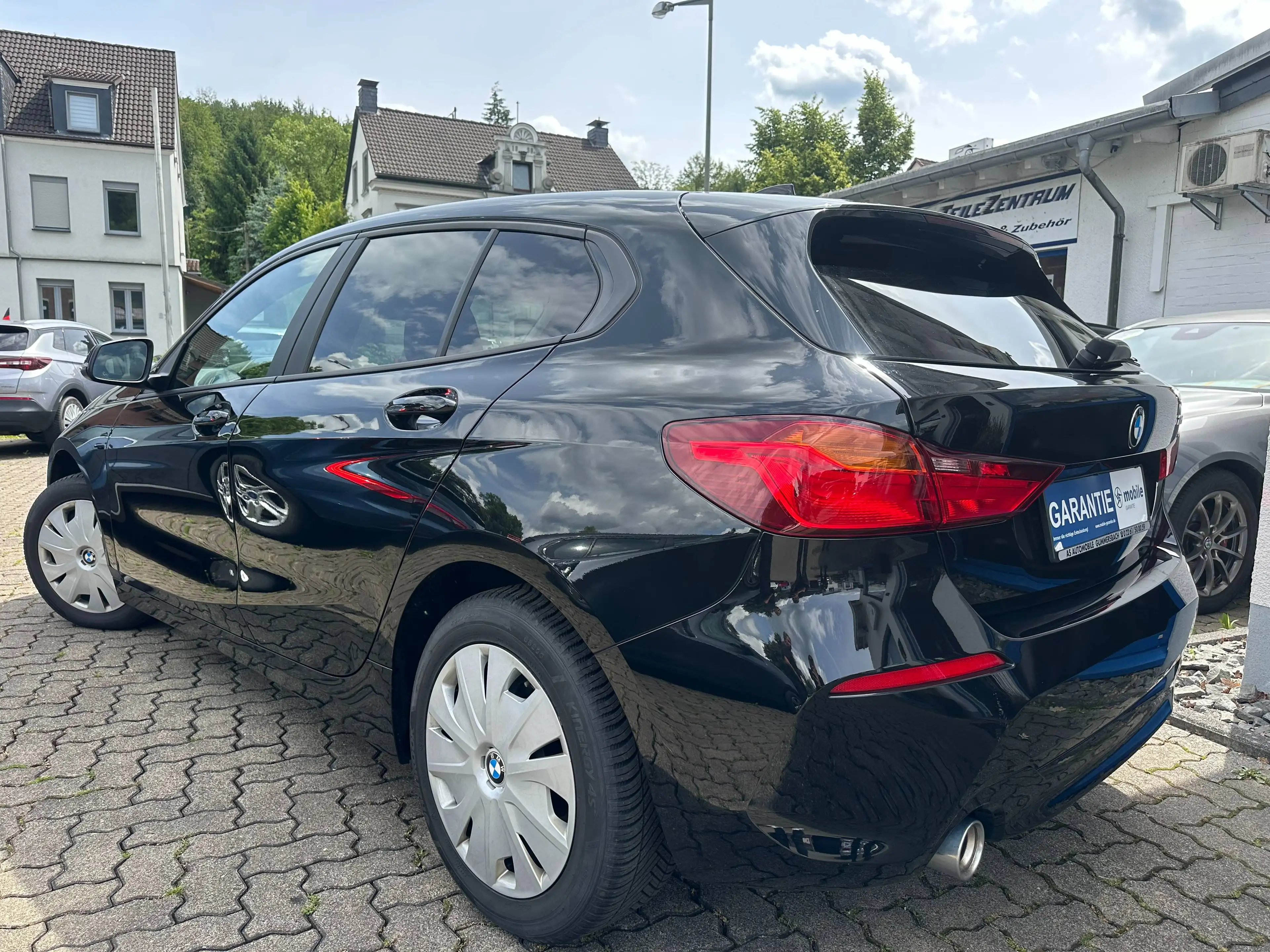 BMW 116 d Aut+1HAND+NAVI+KLIMA+PDC+SHZ+LIVE COCKPIT+TEMPO — photo 3