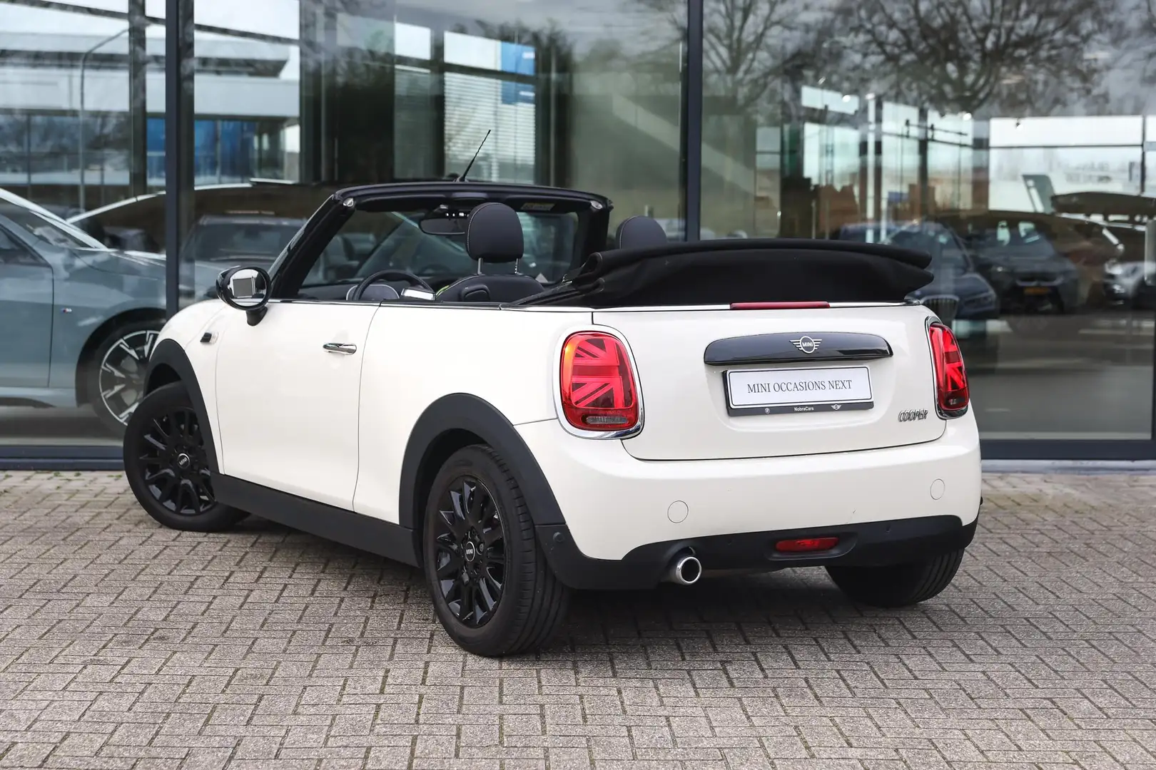 MINI Cooper Cabrio Automaat / Comfort Access / LED / Stoelverwarming Wit - 2