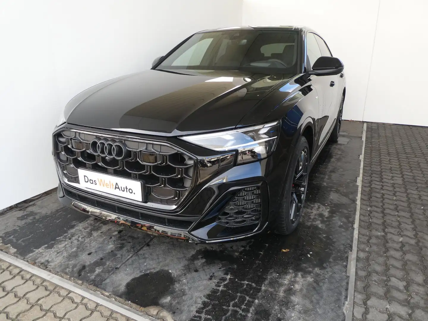 Audi Q8 TFSI e quattro 360 kW Schwarz - 1
