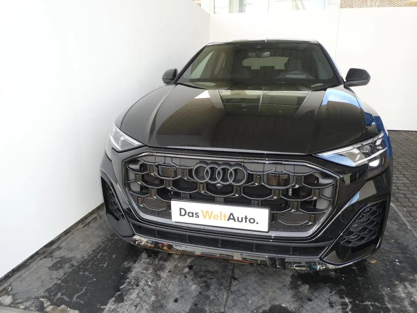 Audi Q8 TFSI e quattro 360 kW Schwarz - 2
