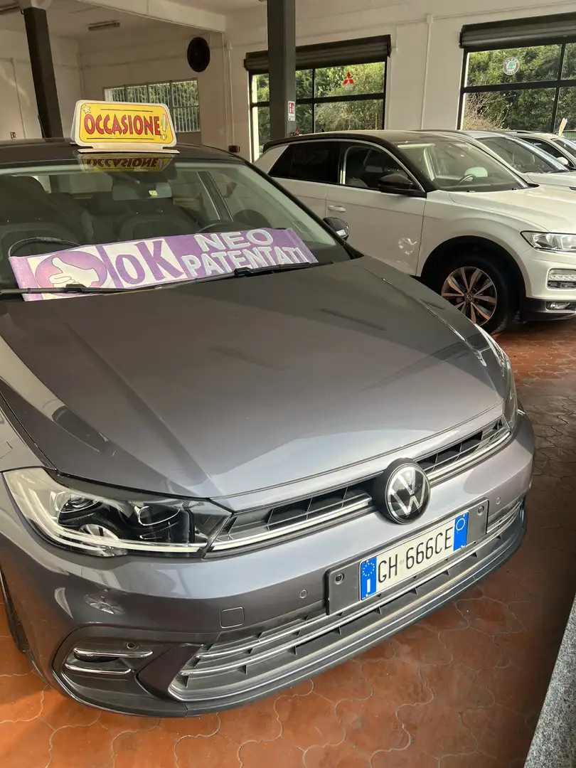 Volkswagen Polo Polo VI 2022 1.0 tsi Style 95cv(OK NEOPATENTATI!!) Gris - 1