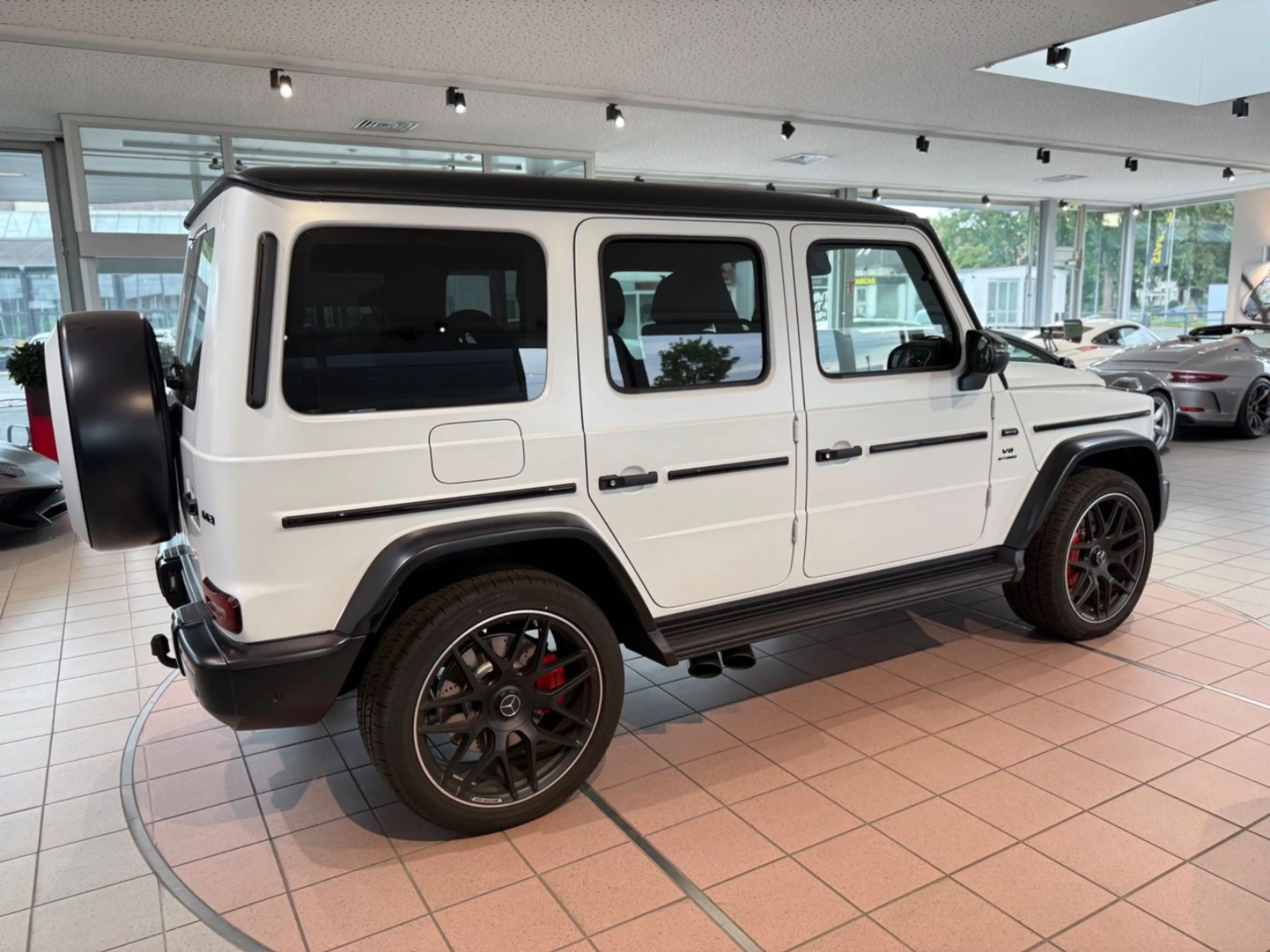 Mercedes-Benz G 63 AMG Opalithweiß Magno/Performance — photo 9