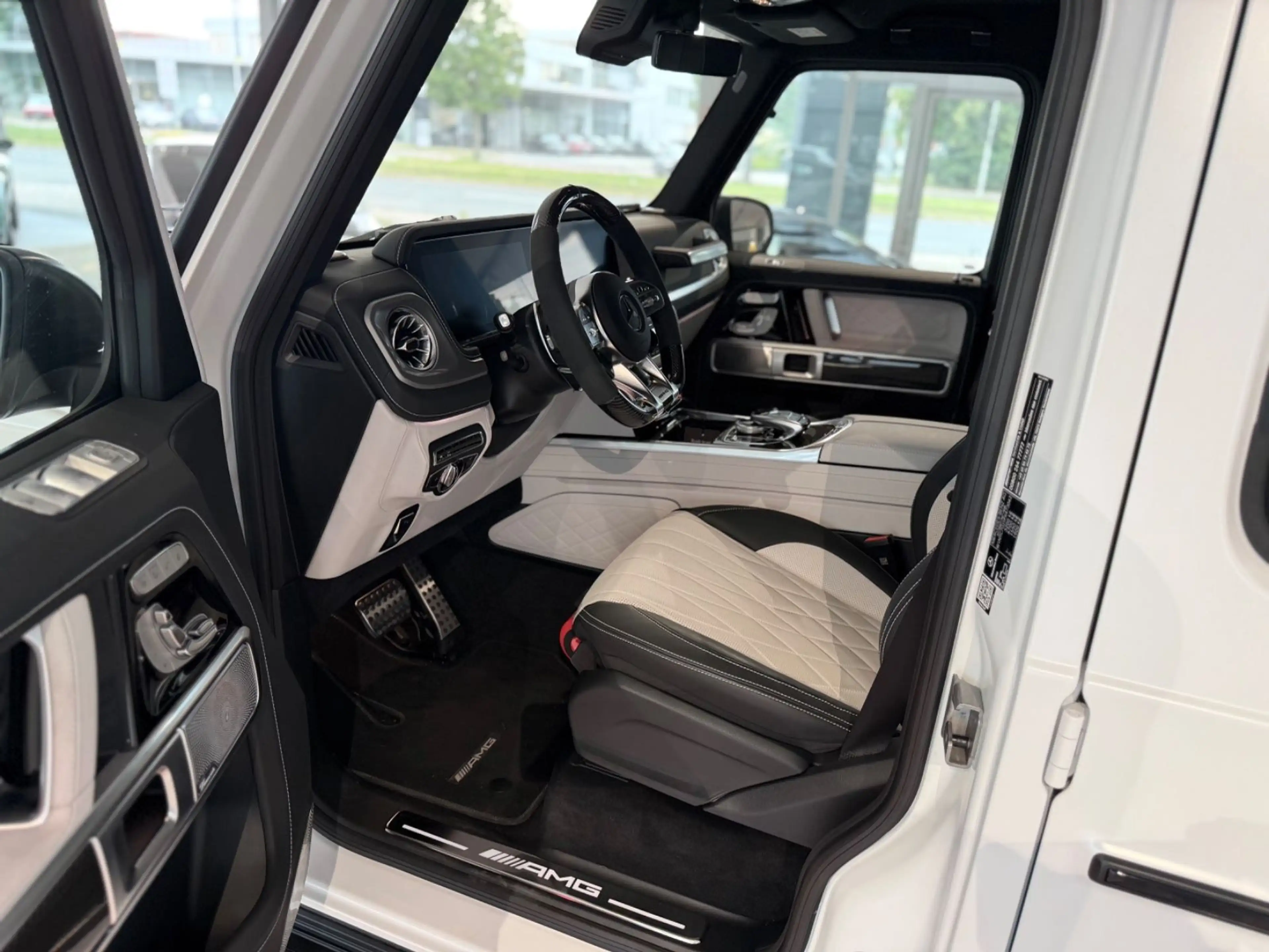 Mercedes-Benz G 63 AMG Opalithweiß Magno/Performance — photo 12