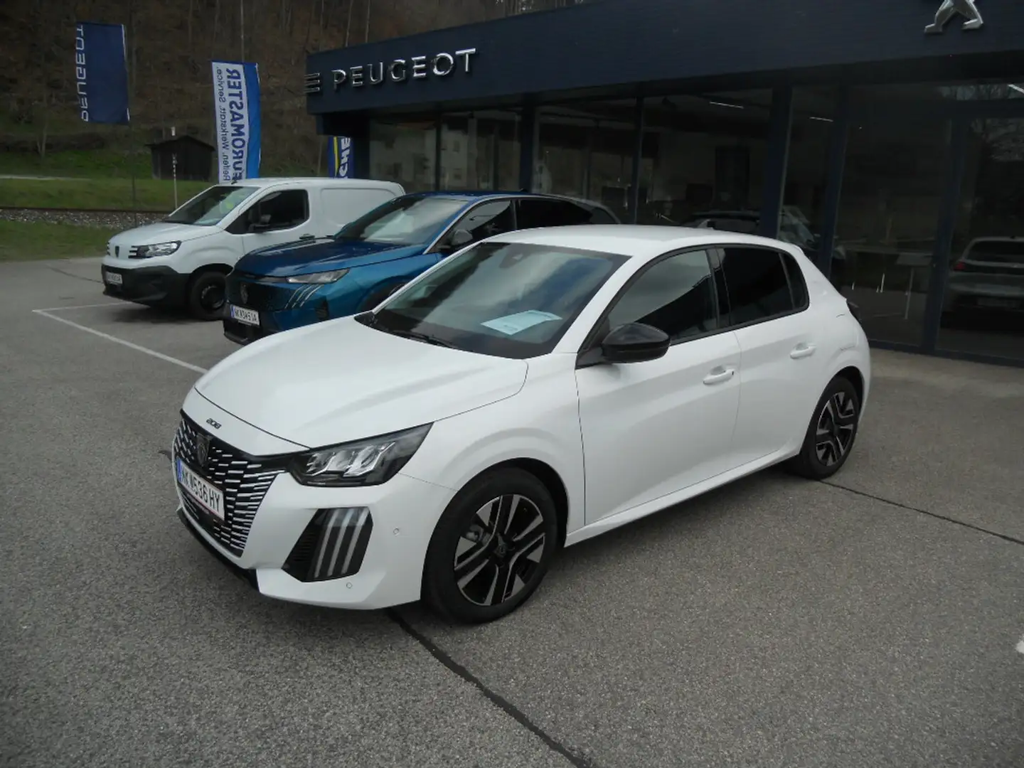 Peugeot 208 Hybrid 110 e-DCS6 Allure Weiß - 1