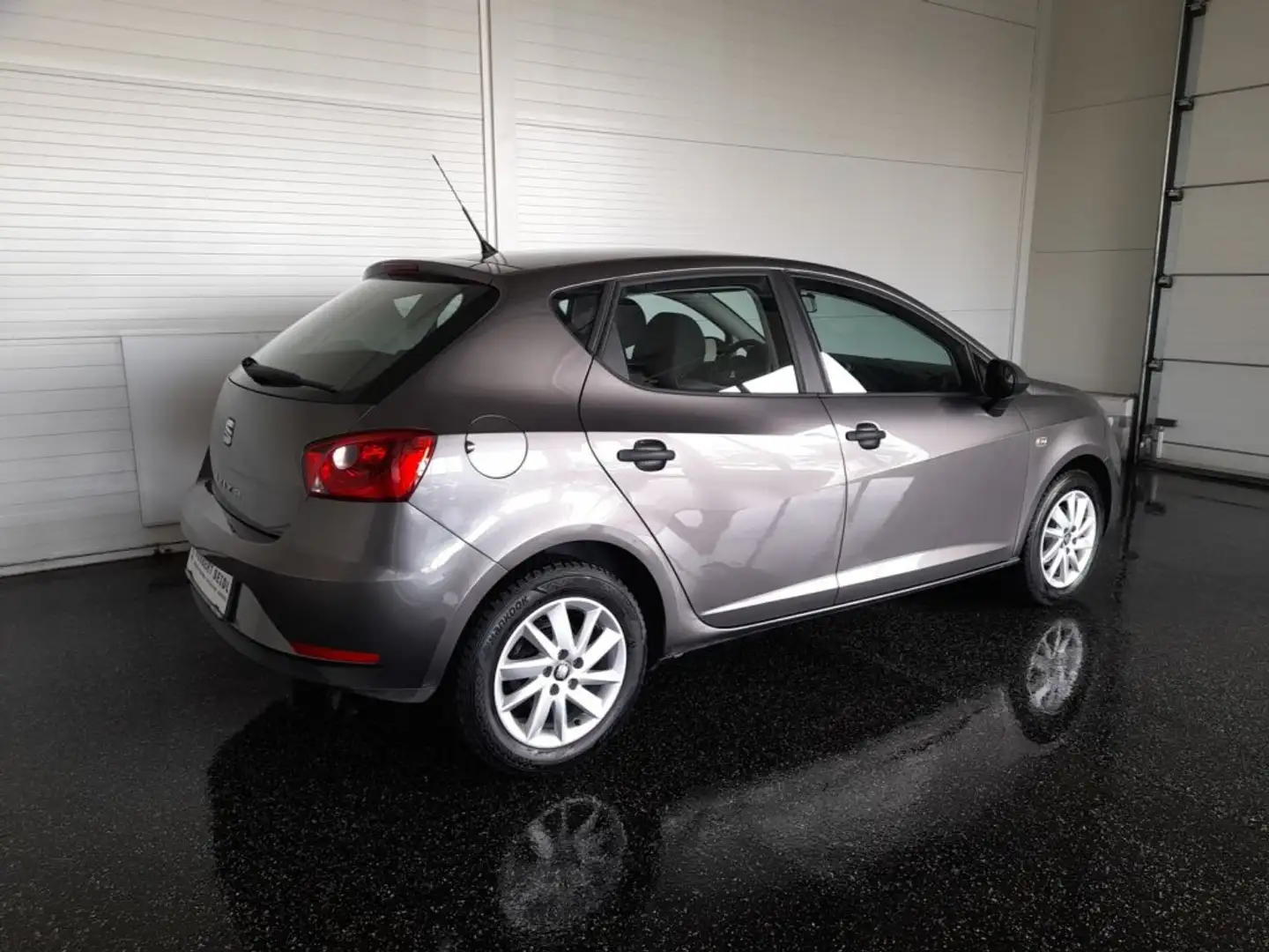 SEAT Ibiza 1,0 *ALU / KLIMA / ISOFIX / FREISPRECHEINRICHTUNG / MULTIFUNKTIONSLENKRAD* Grau - 2