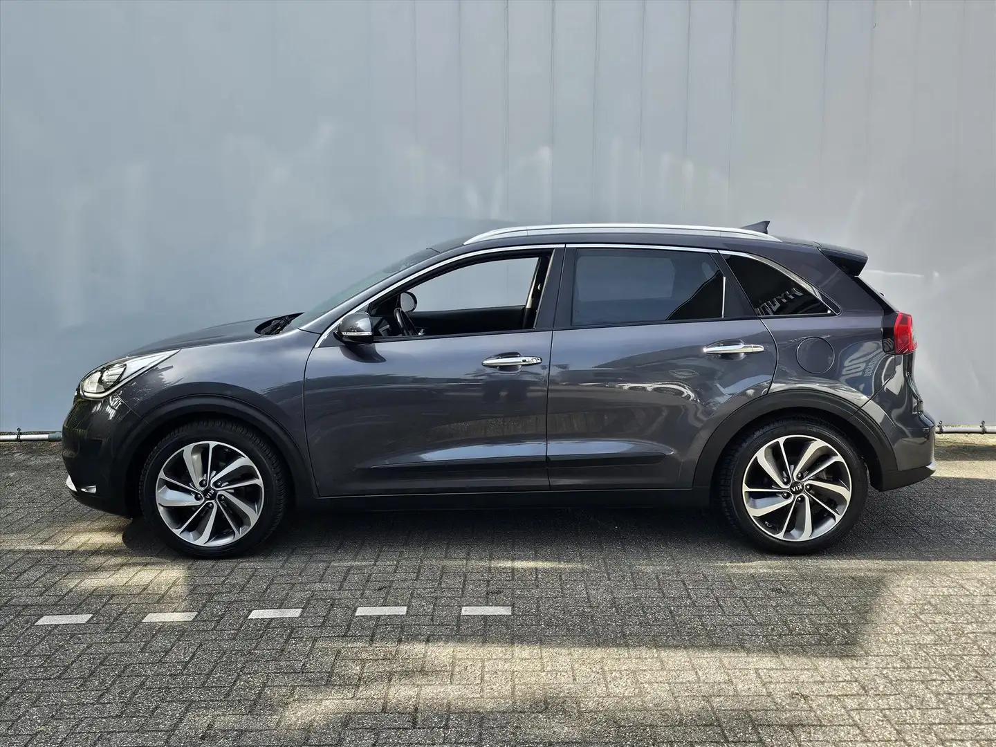 Kia Niro 1.6 GDi Hybrid 141pk DCT6 ExecutiveLine I Trekhaak Gris - 2