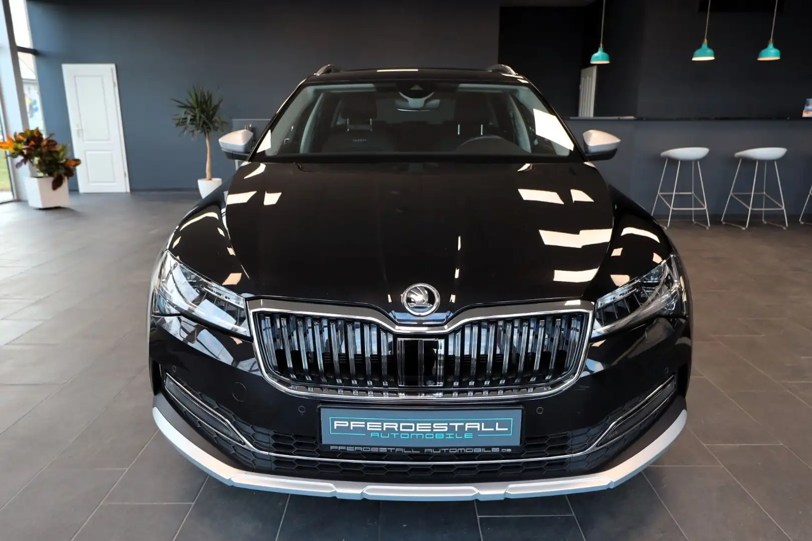 Skoda Superb Combi 2.0 TDI Scout 4x4 PANO AHK STHZ 360 Negro - 2