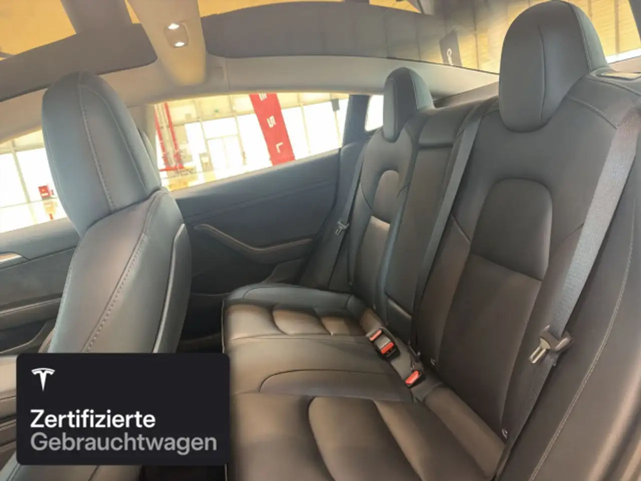 2022 Tesla Model 3 Long Range AWD, photograph 12
