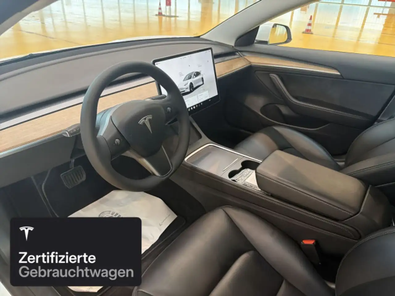 2022 Tesla Model 3 Long Range AWD, photograph 11