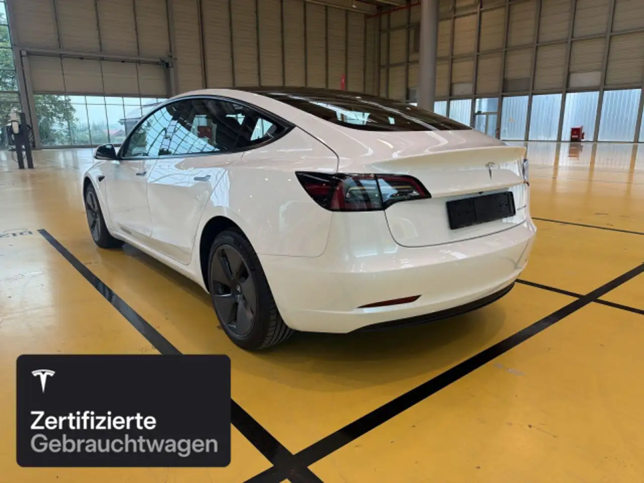 2022 Tesla Model 3 Long Range AWD, photograph 5