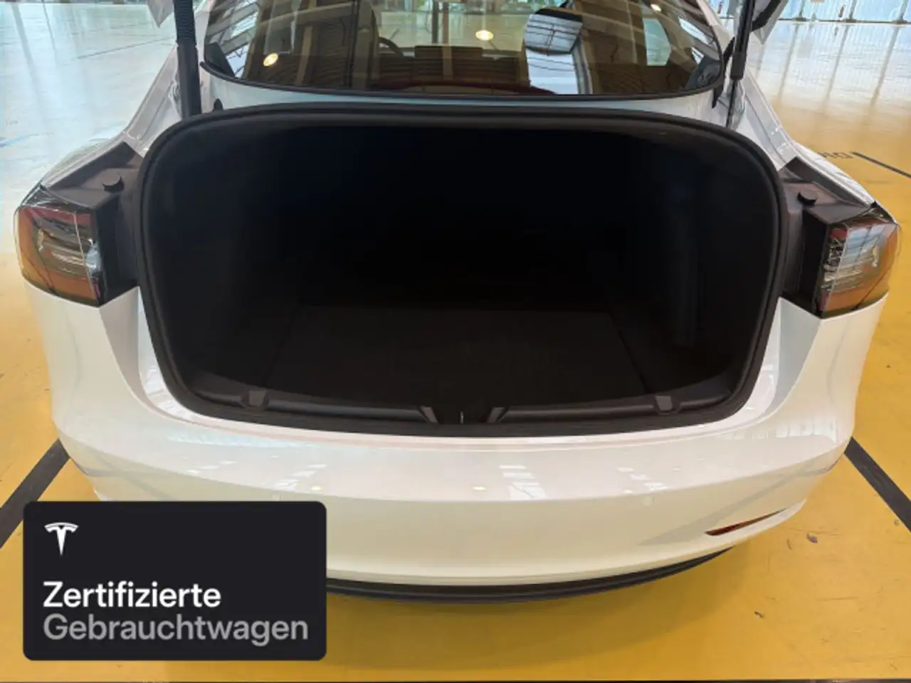 2022 Tesla Model 3 Long Range AWD, photograph 9
