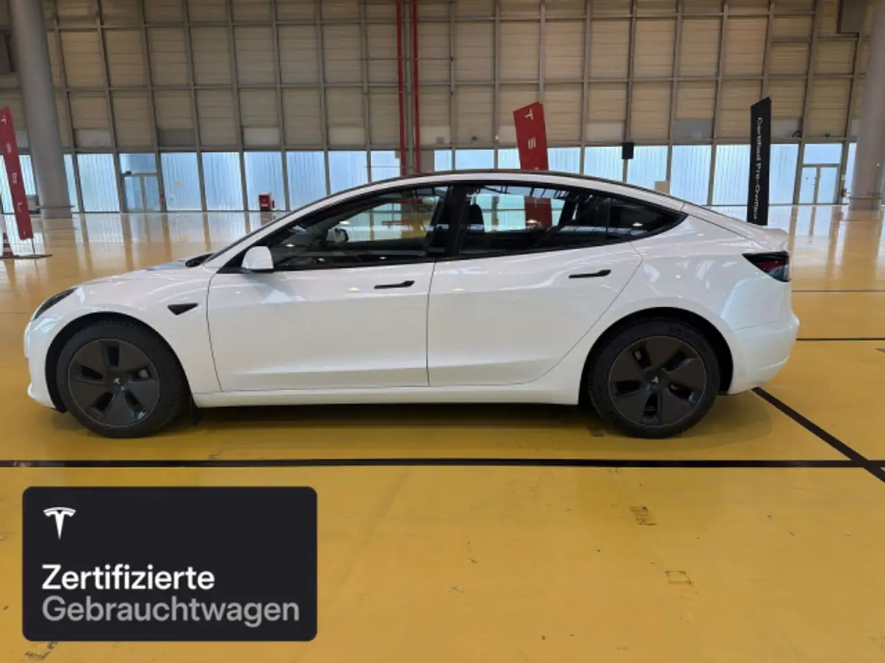 2022 Tesla Model 3 Long Range AWD, photograph 4
