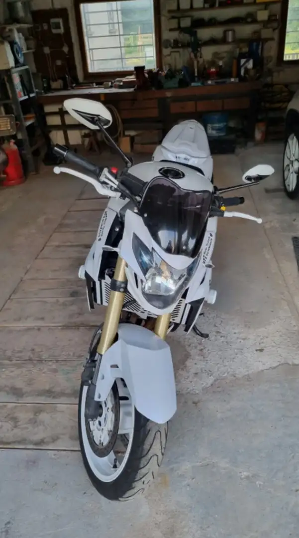 Suzuki GSR 750 Bílá - 2