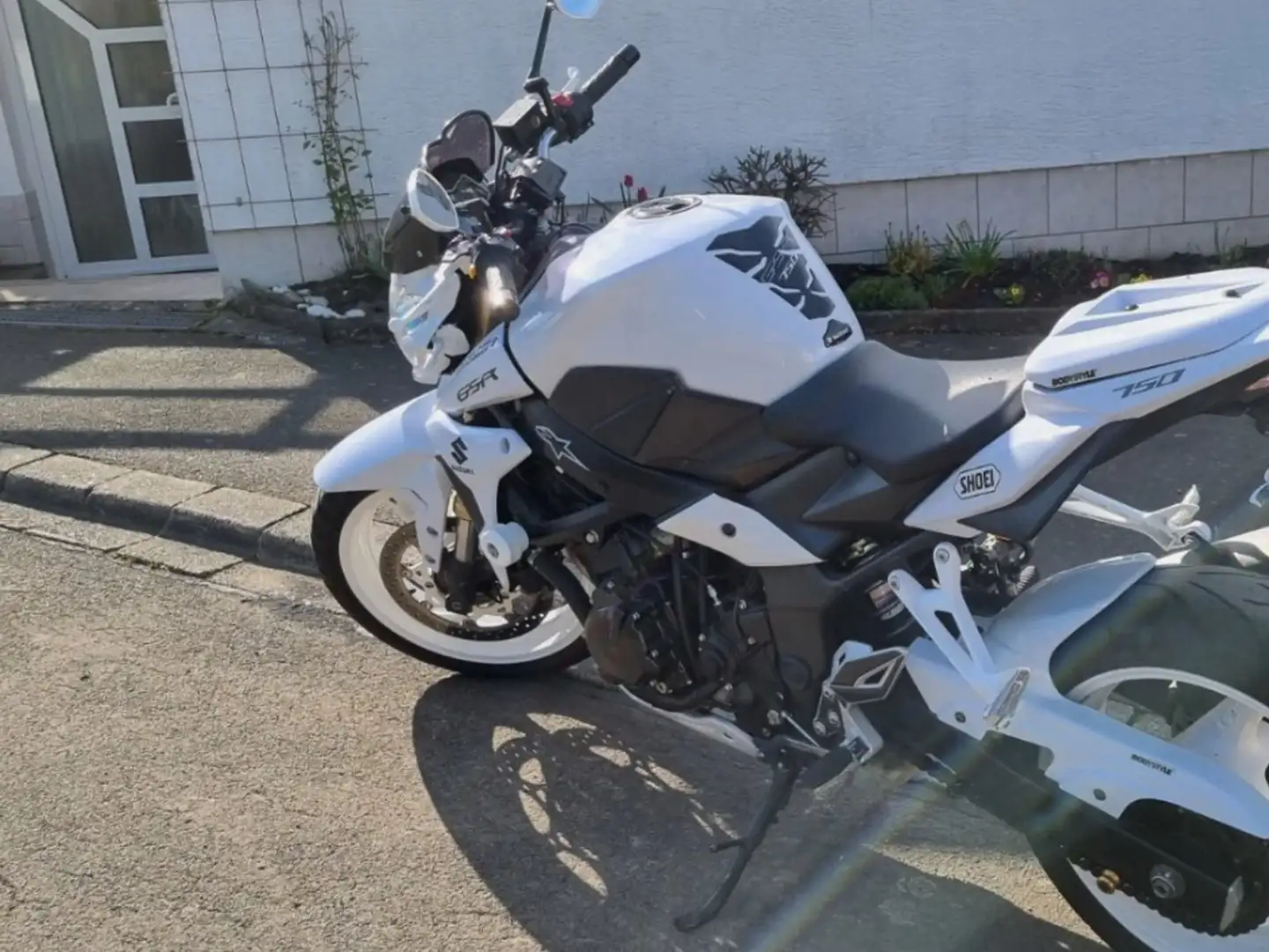 Suzuki GSR 750 Bílá - 1