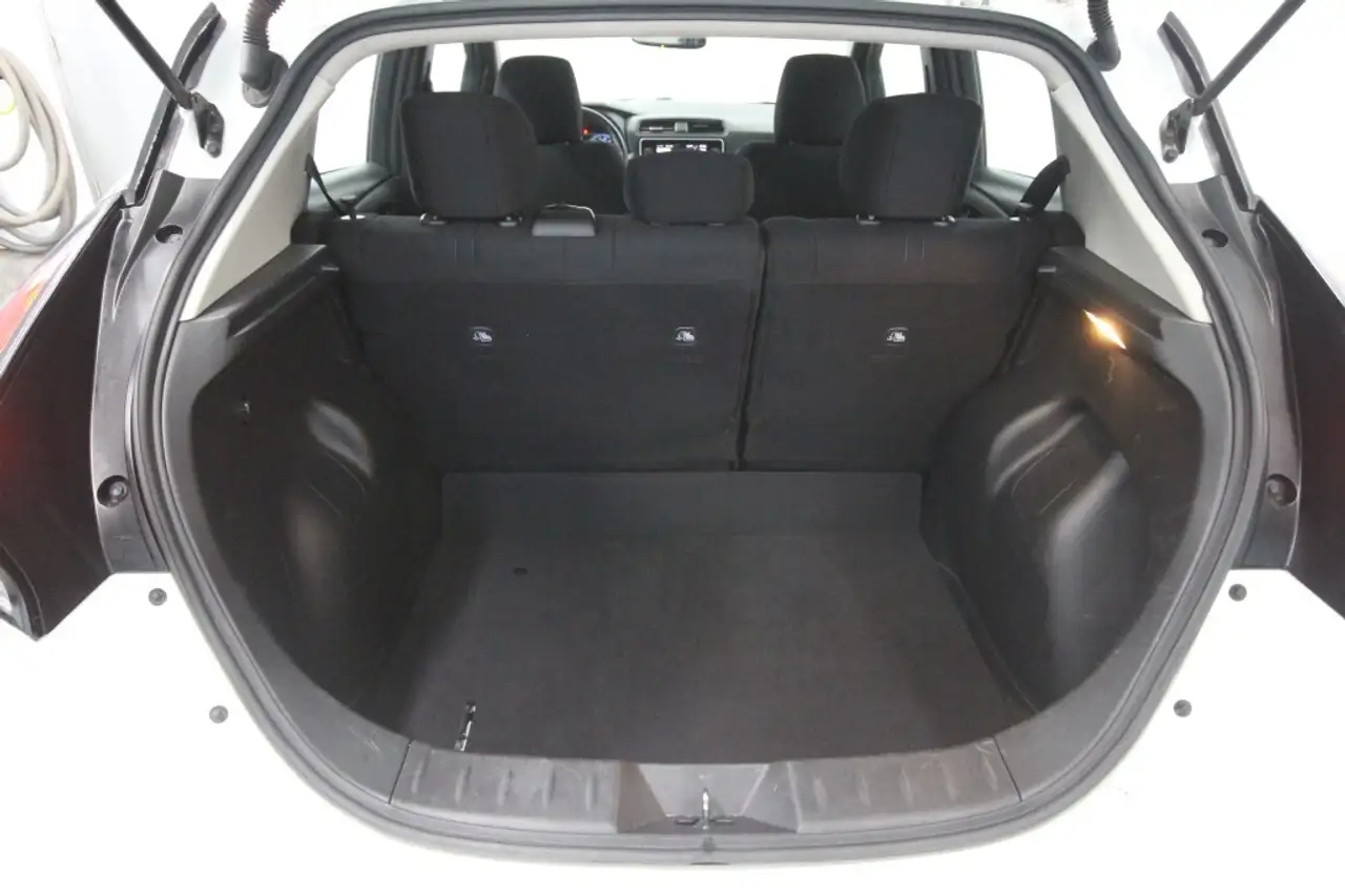 Nissan Leaf снимка Nissan Leaf