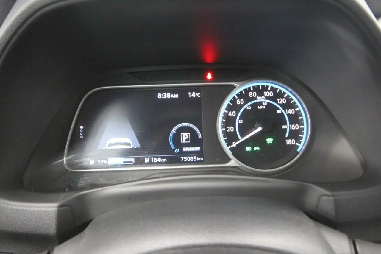 Nissan Leaf снимка Nissan Leaf