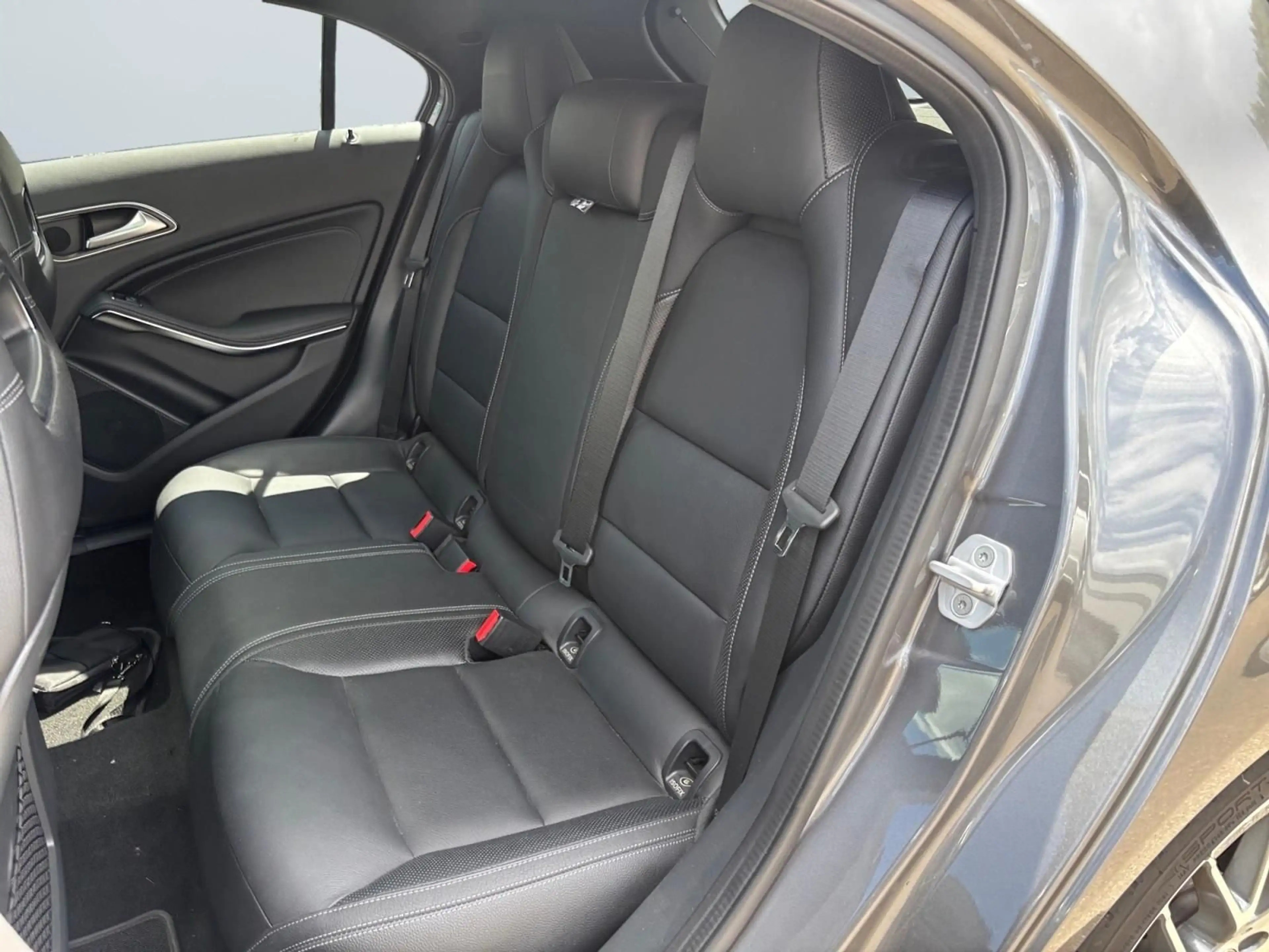 Mercedes-Benz A 45 AMG 4Matic/AUTOMATIK/PANO/LED/NAVI/ — photo 10