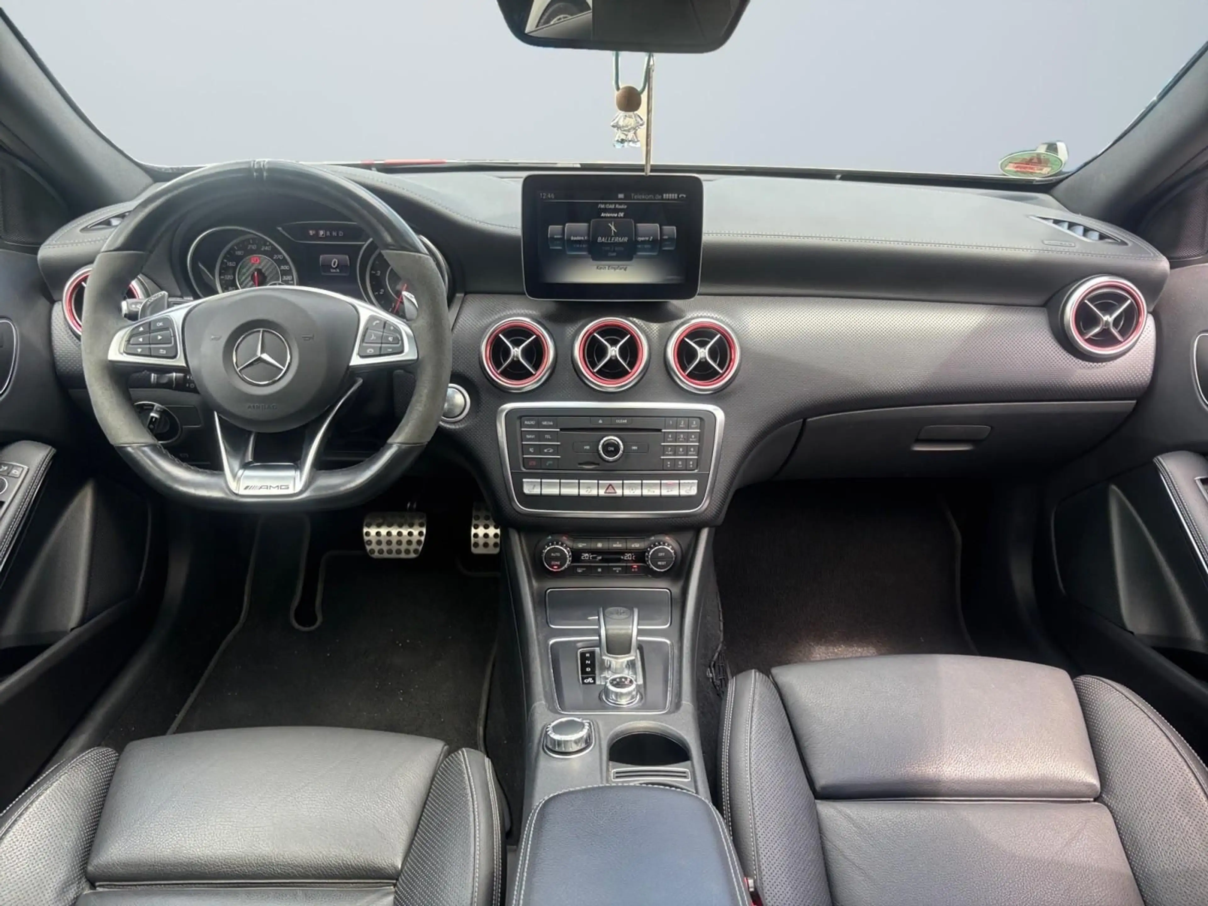 Mercedes-Benz A 45 AMG 4Matic/AUTOMATIK/PANO/LED/NAVI/ — photo 14