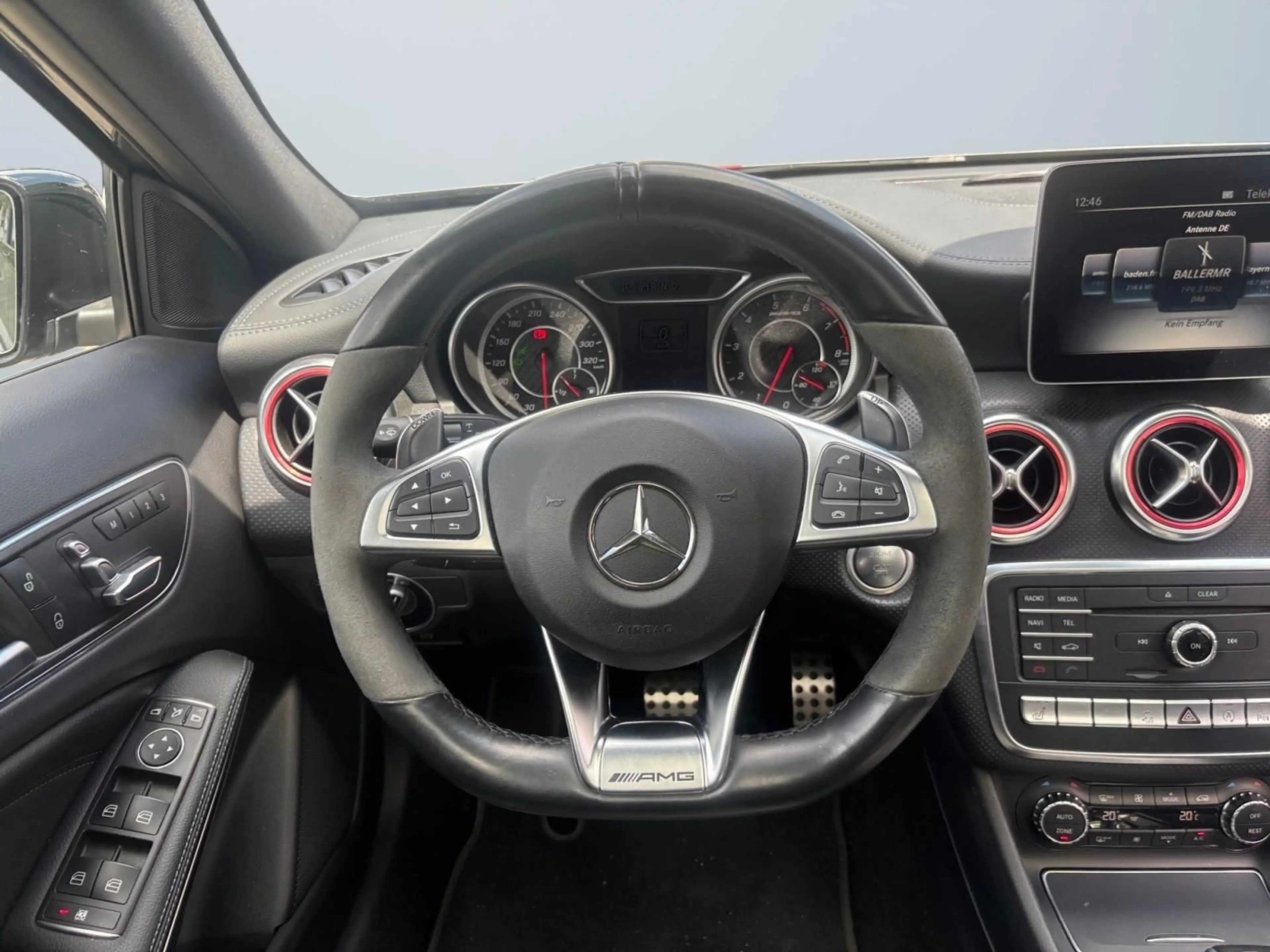 Mercedes-Benz A 45 AMG 4Matic/AUTOMATIK/PANO/LED/NAVI/ — photo 15