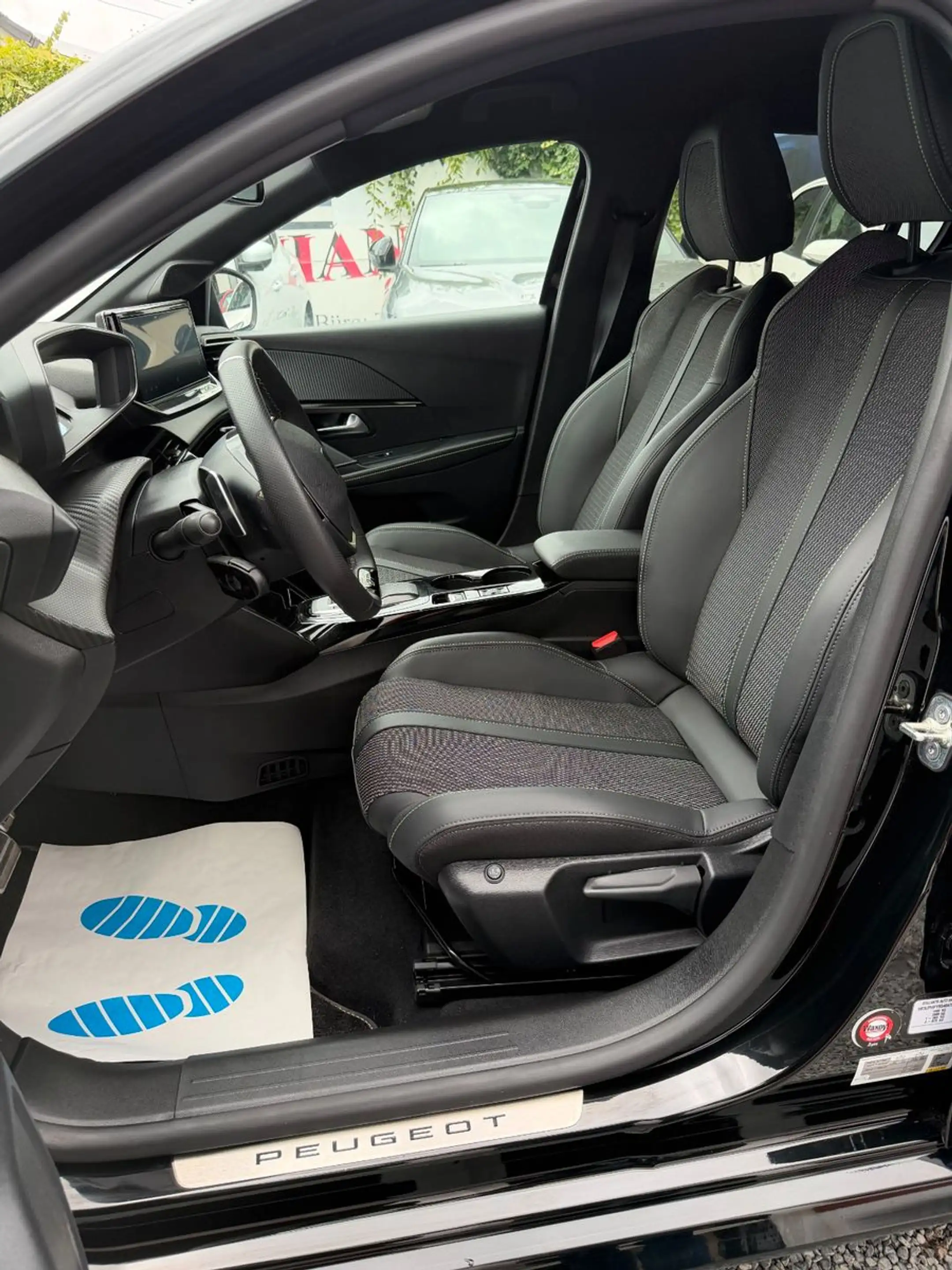 Peugeot 208 HYBRID 136 e-DSC6 GT SPORTPAKET 2025 — photo 15